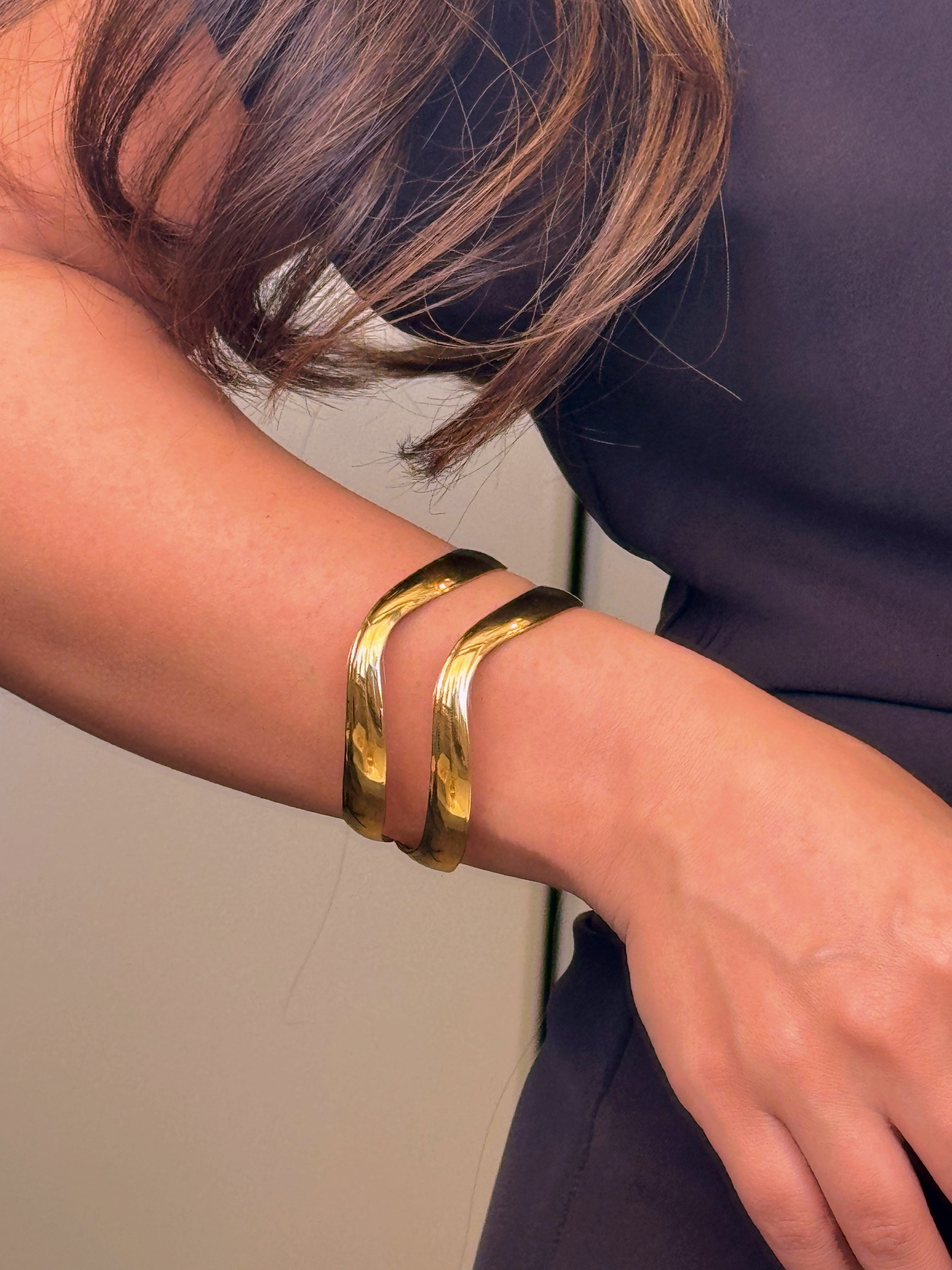 Pulseira rígida com efeito duplo liso formato irregular | Dourado