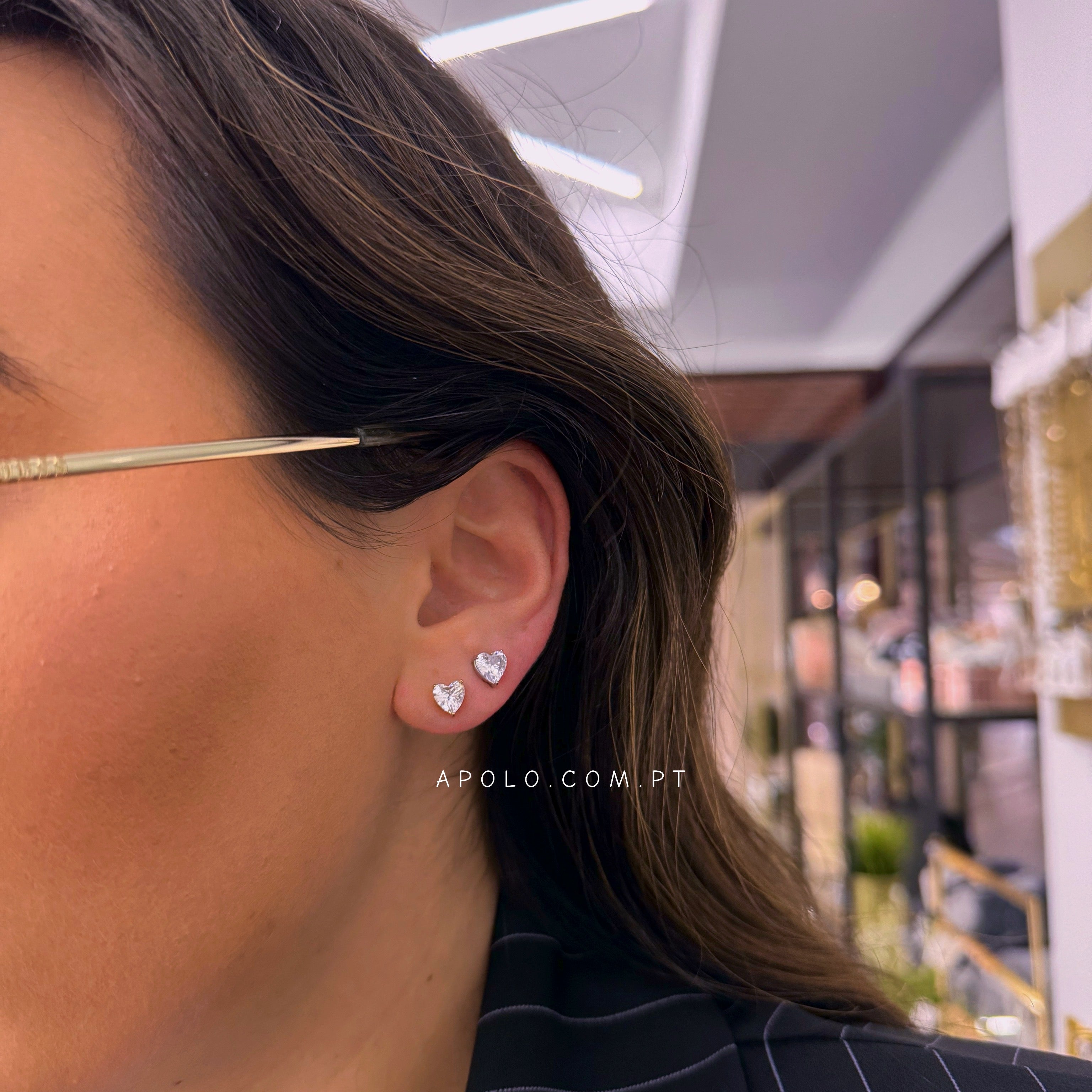 Mini brincos brilhantes com formato de coração | 2 Cores