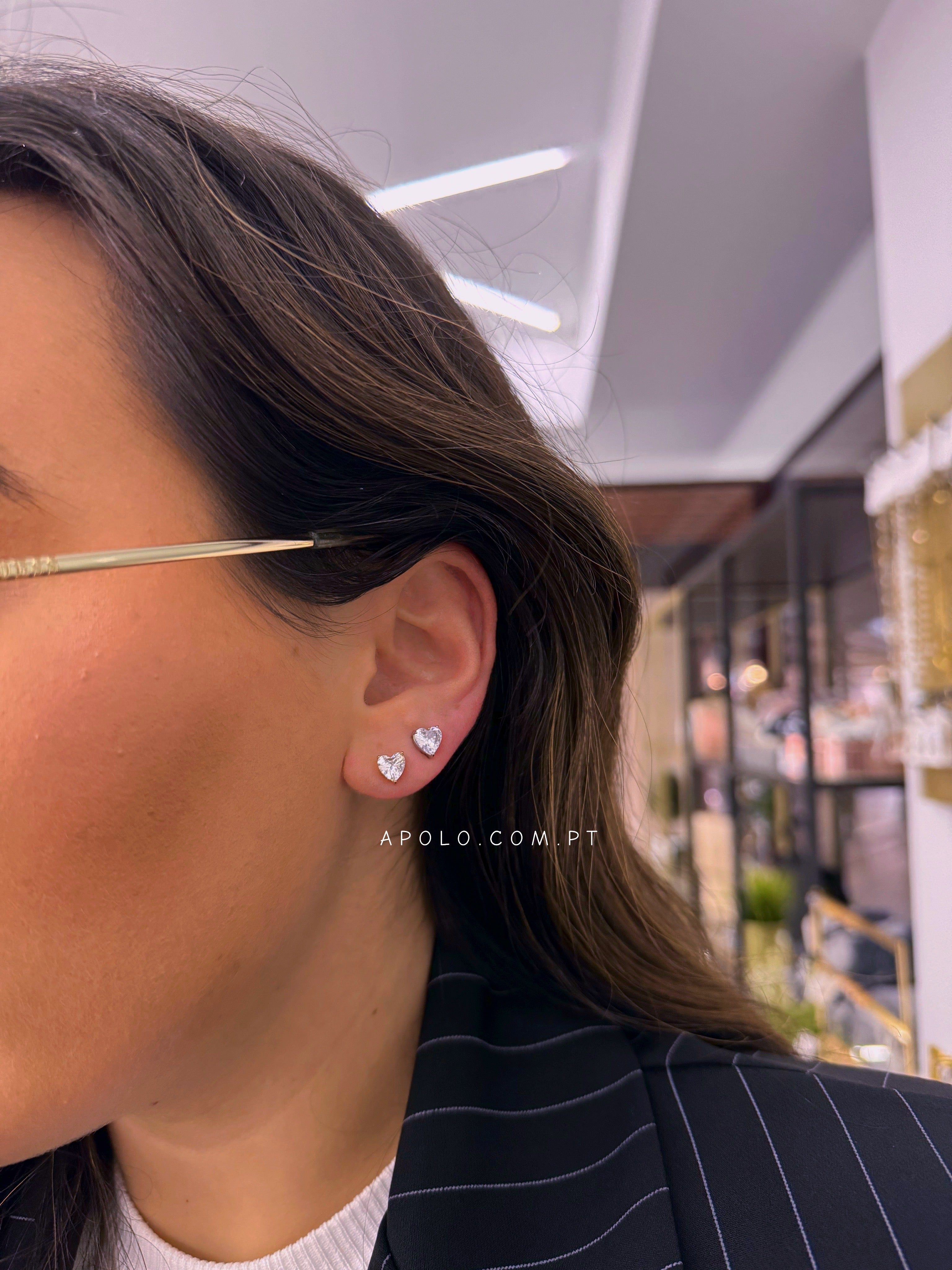 Mini brincos brilhantes com formato de coração | 2 Cores