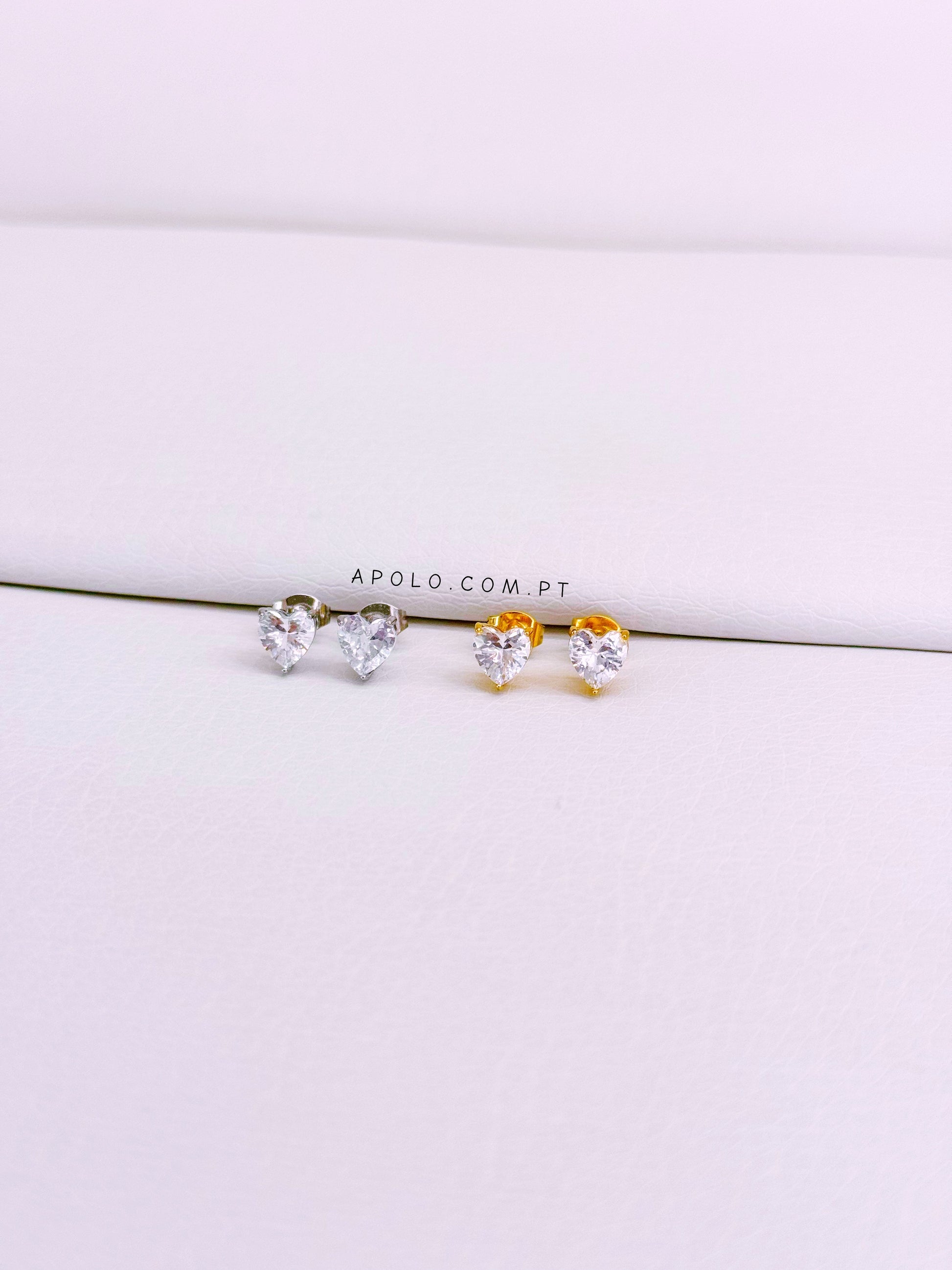 Mini brincos brilhantes com formato de coração | 2 Cores