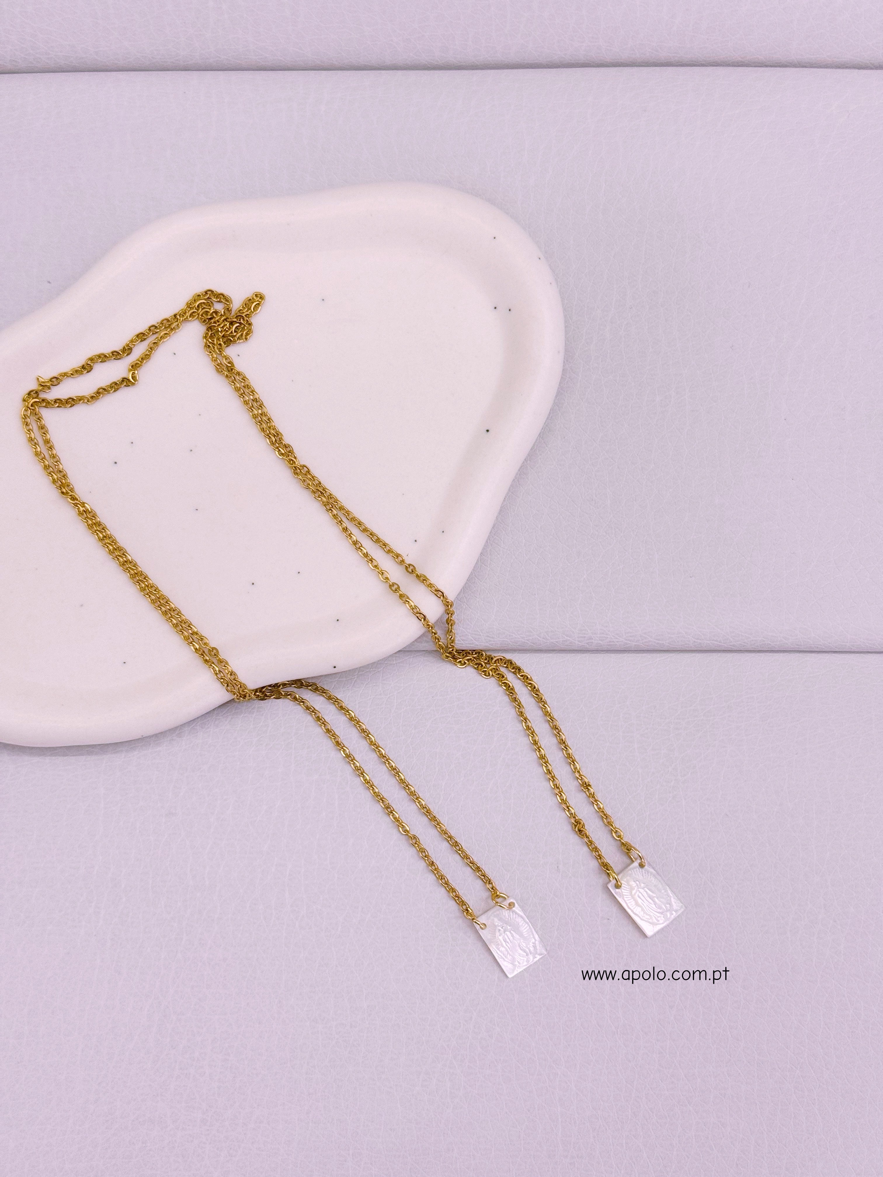 Escapulário com Nª Senhora em Madre Pérola | Dourado