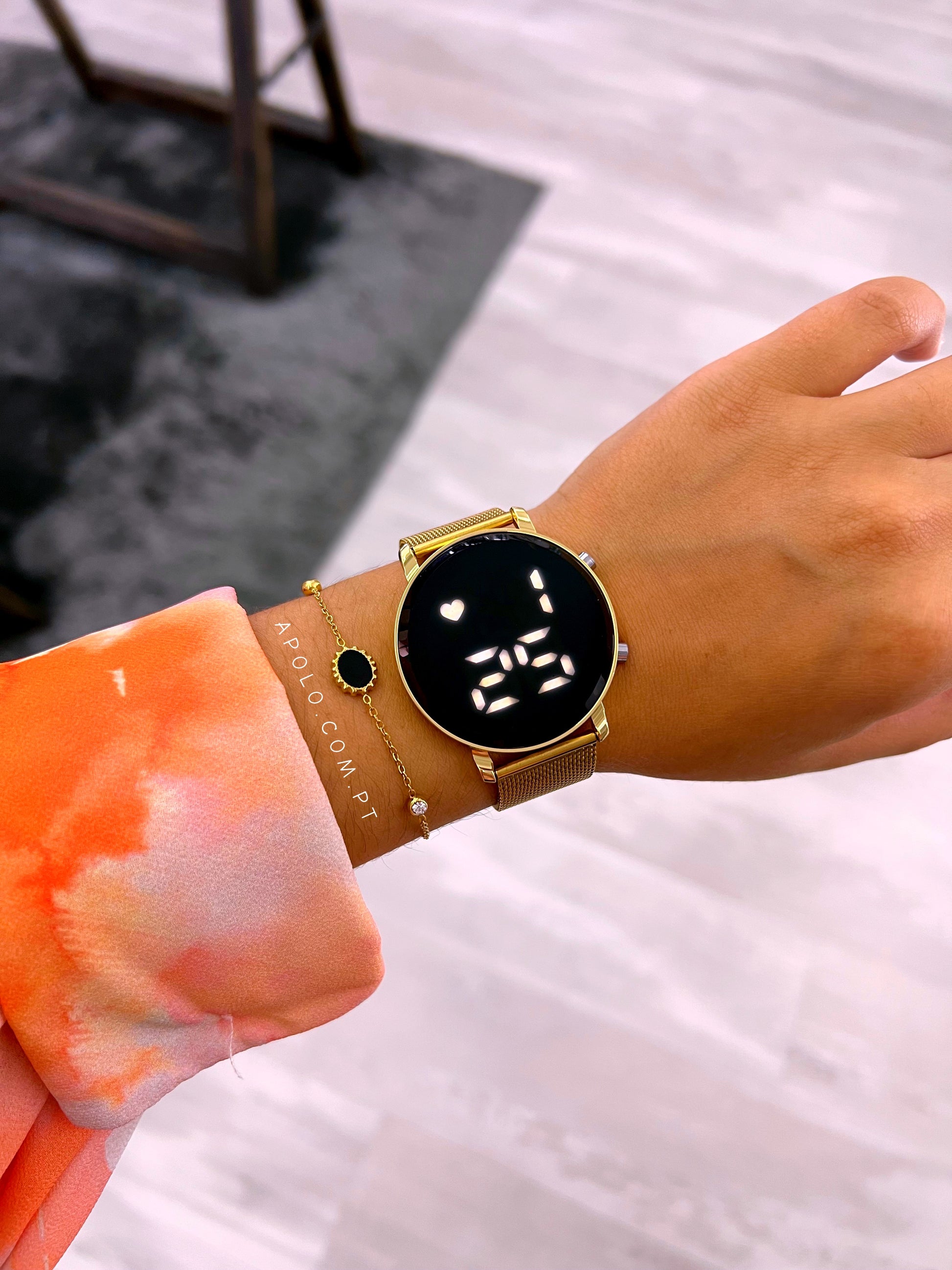 Relógio digital bracelete simples | Dourado