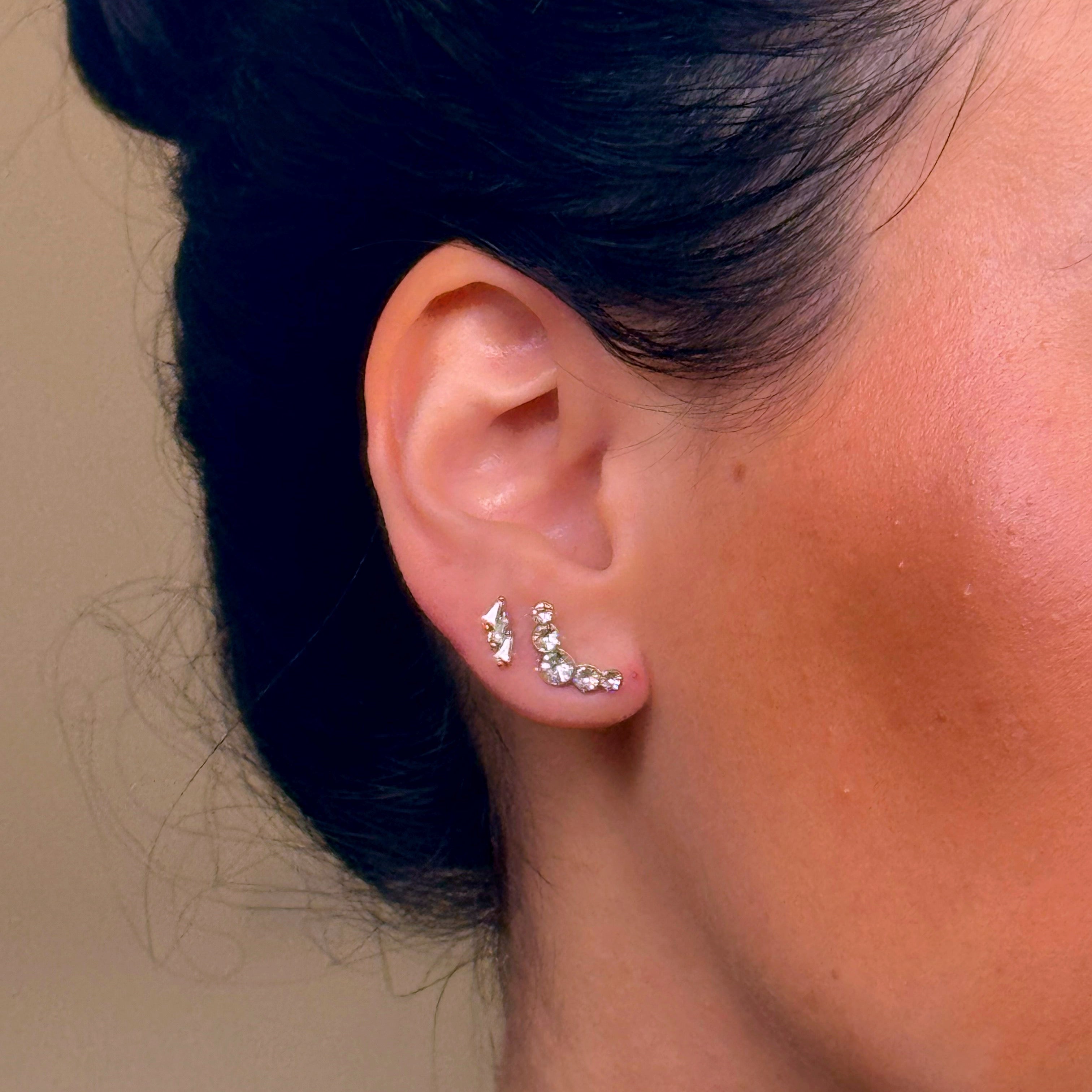 Brincos mini contorno em brilhantes | Dourado