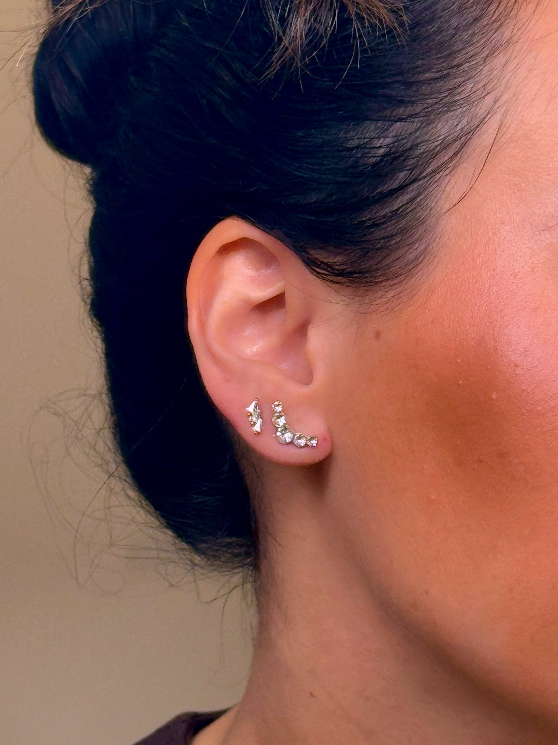 Brincos mini contorno em brilhantes | Dourado