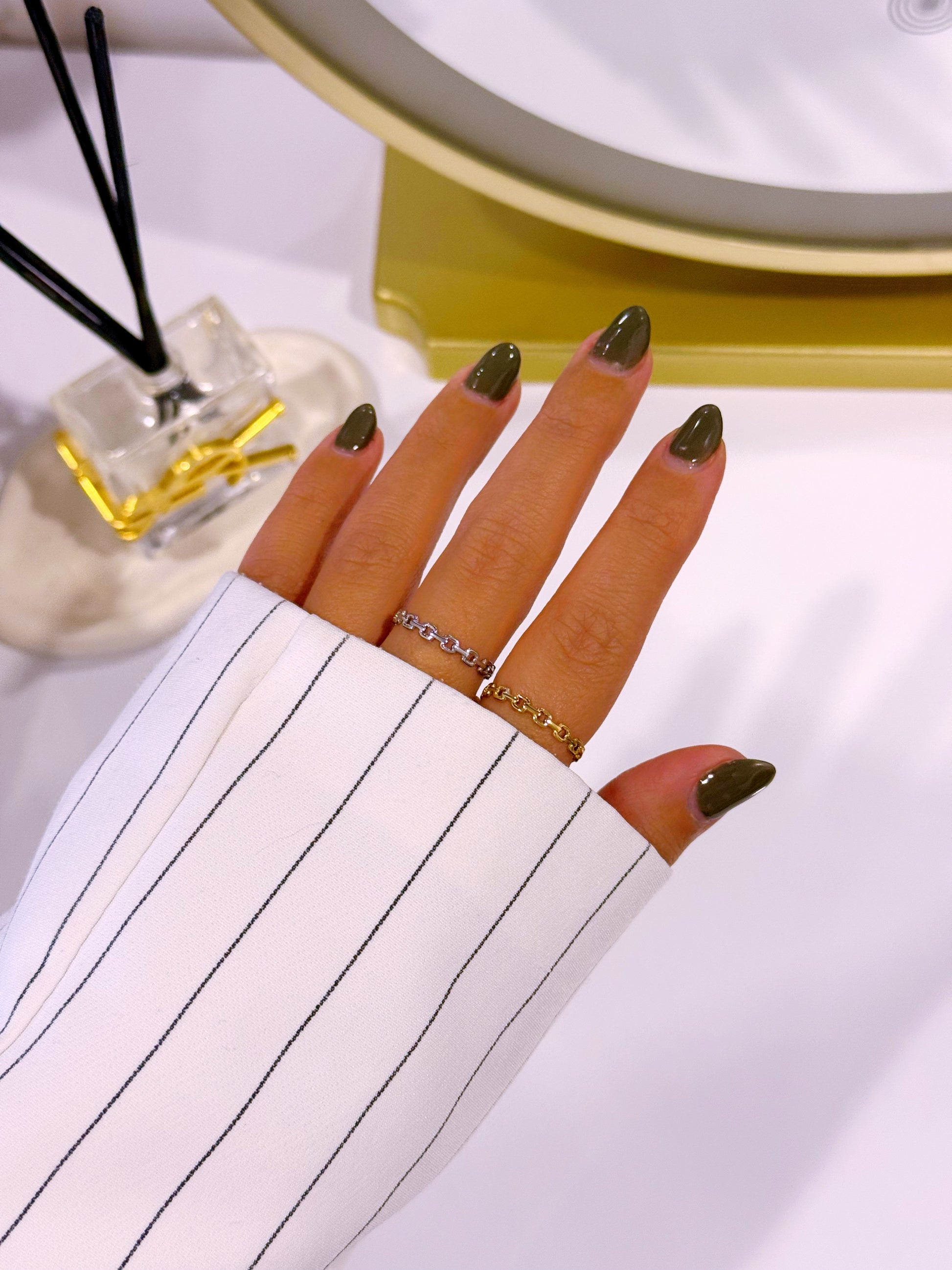 Anel ajustável fino em corrente de quadradinhos | 2 cores