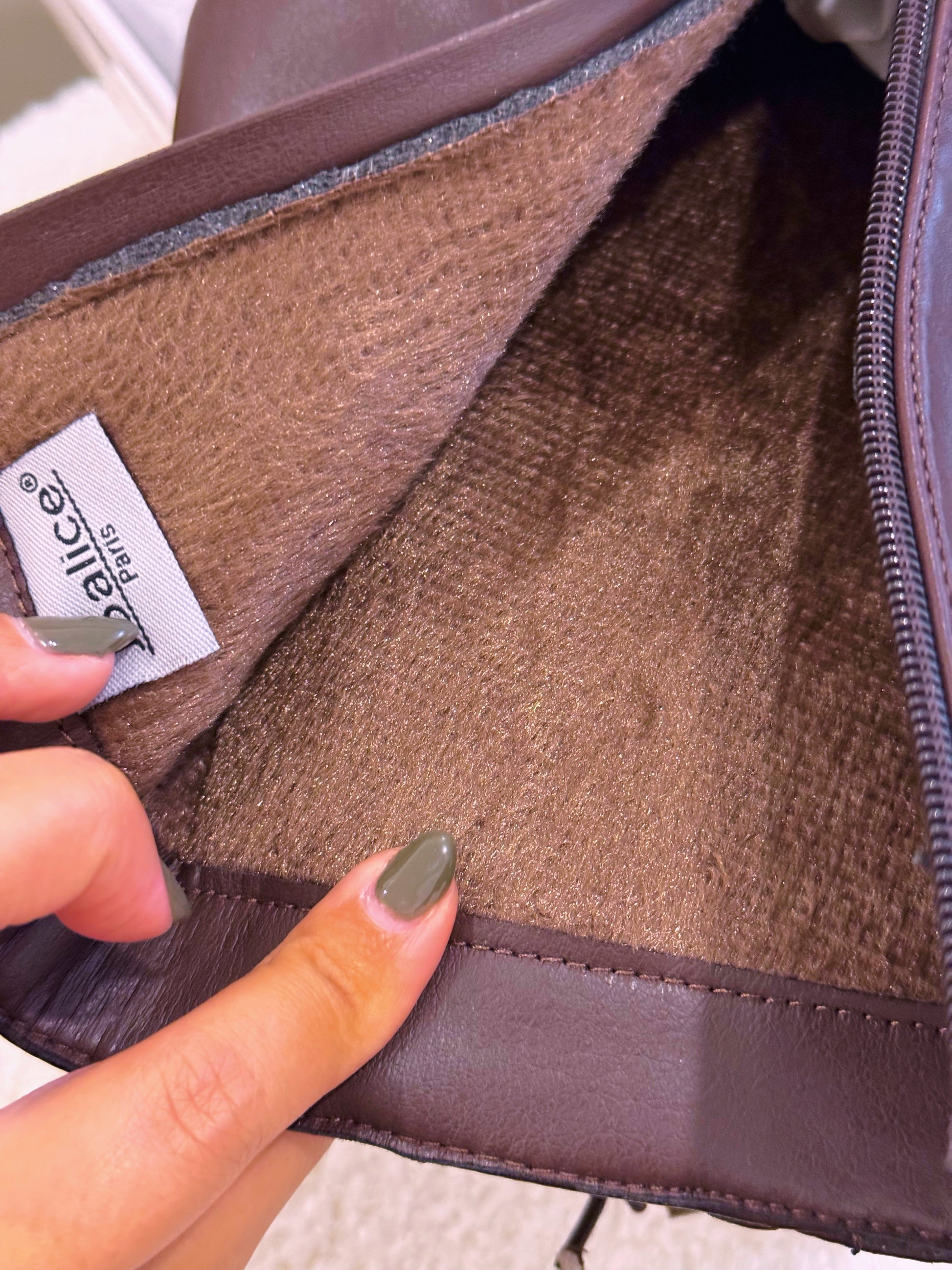 Botas estilo militar com aba e efeito de cordões elásticos | Castanho