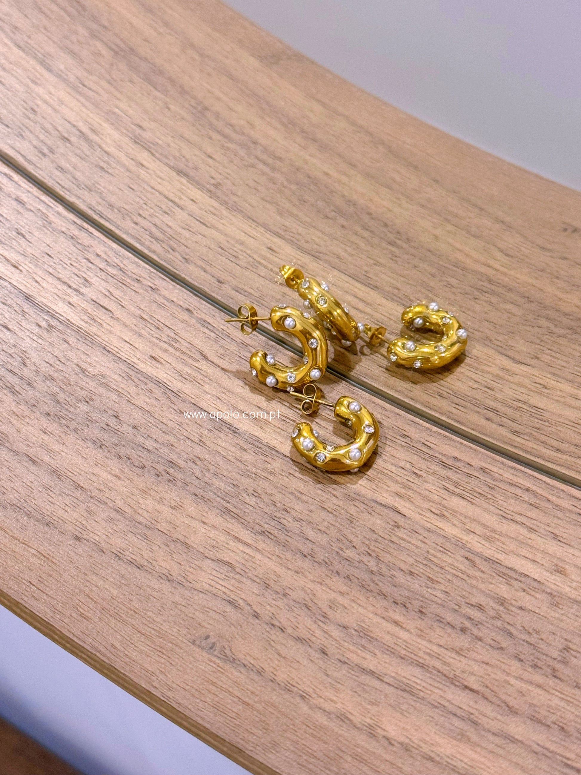 Argolas irregulares com pérolas e brilhantes | Dourado