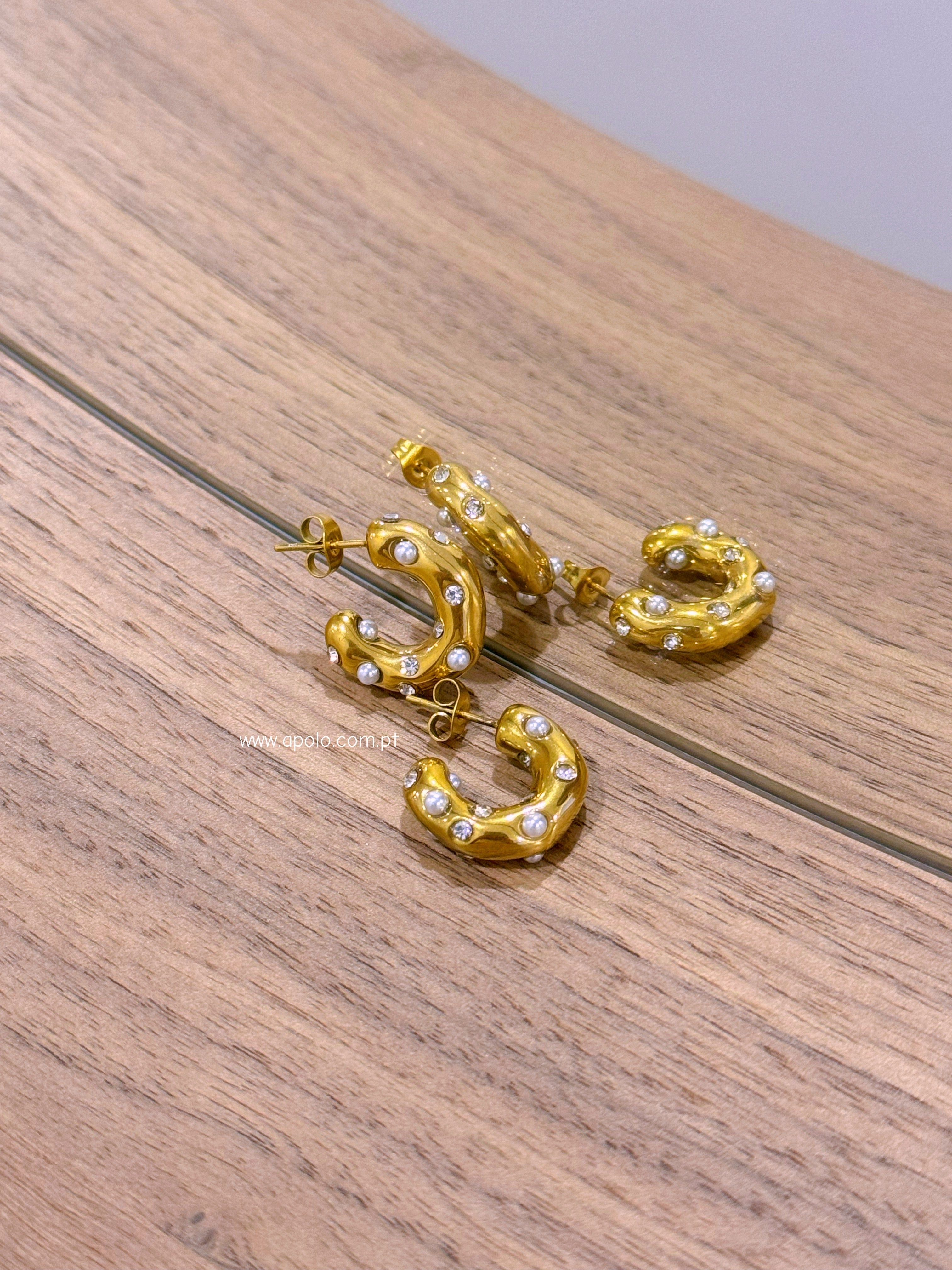 Argolas irregulares com pérolas e brilhantes | Dourado