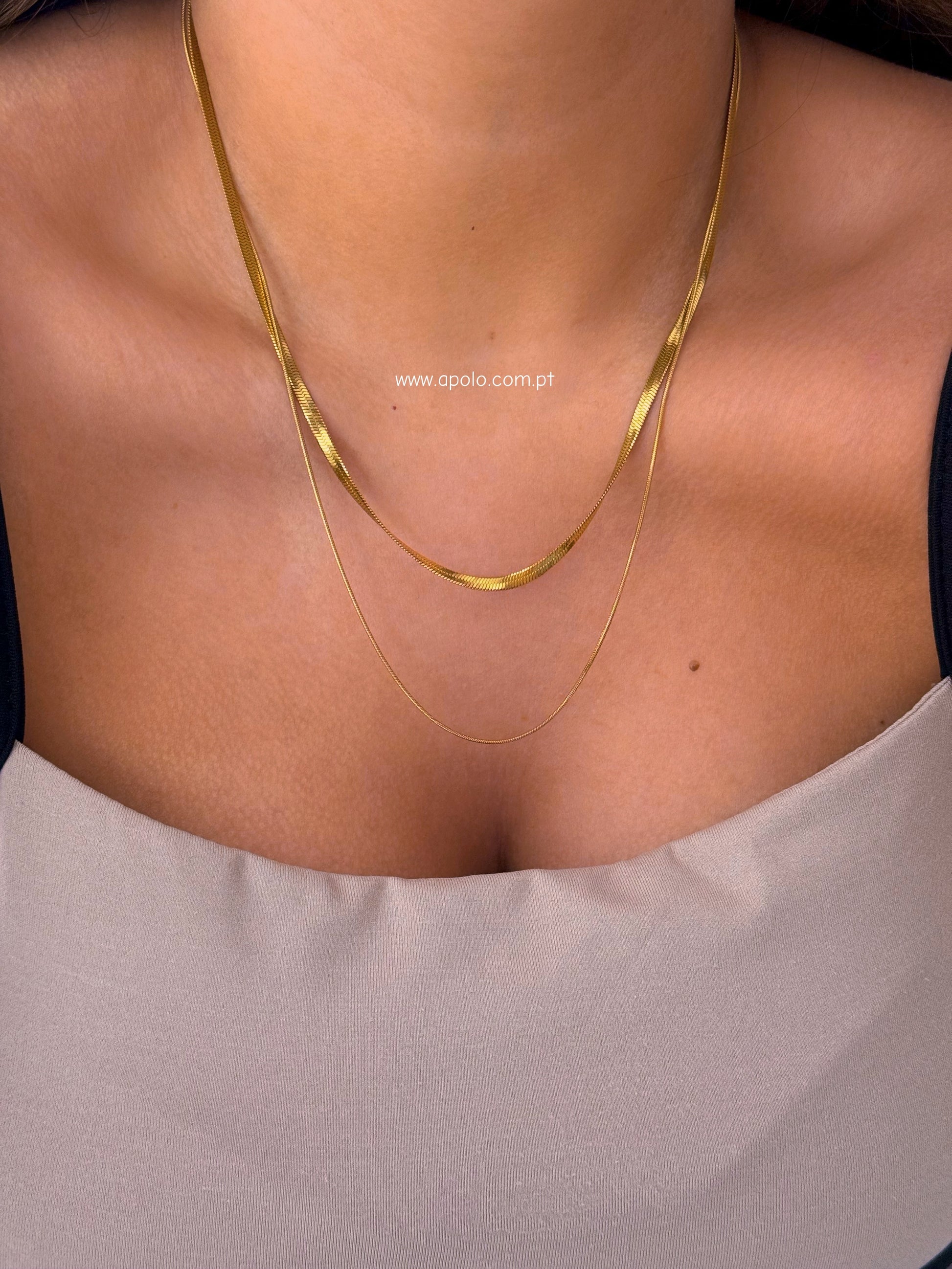Colar efeito duplo com malha achatada e redonda fininha | Dourado