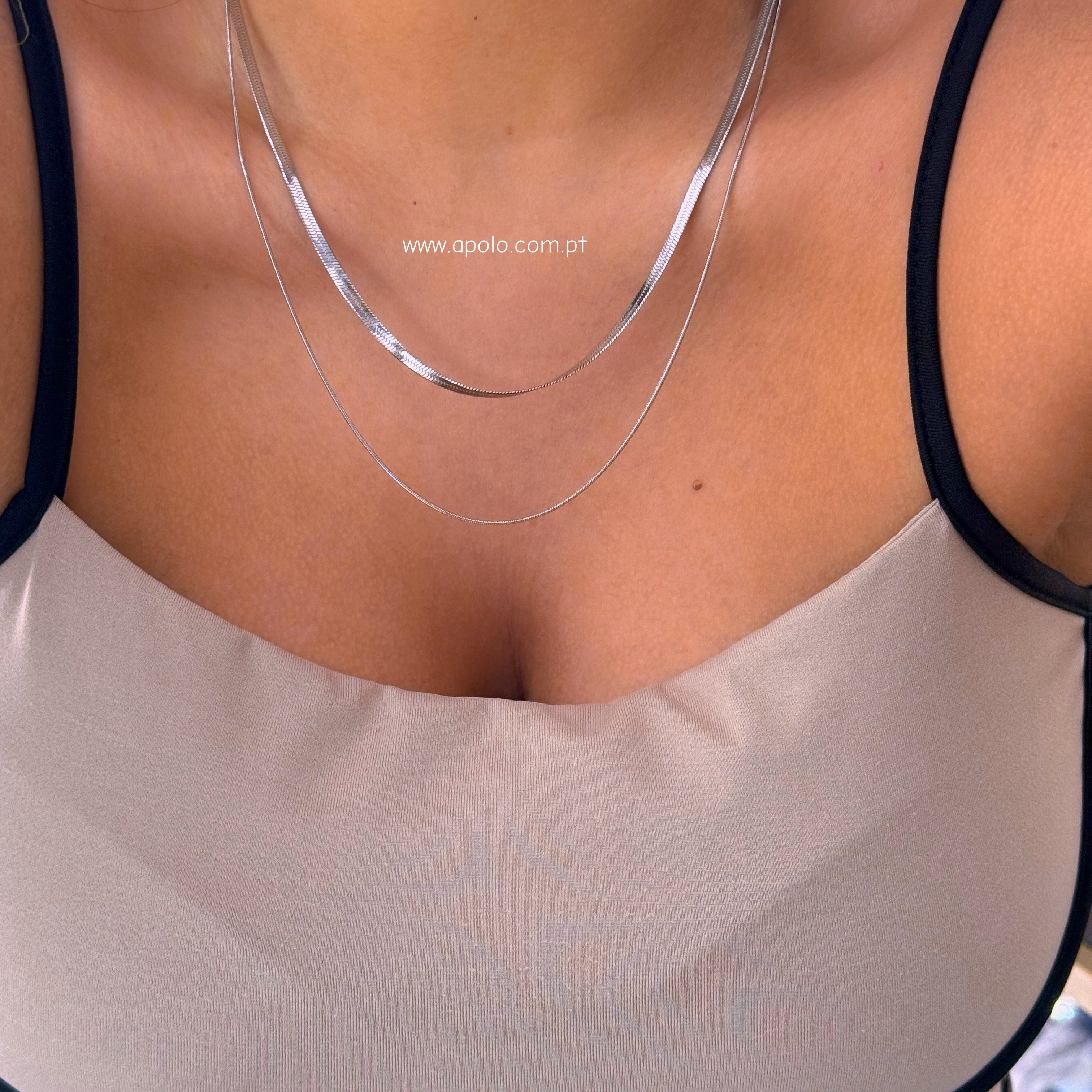 Colar efeito duplo com malha achatada e redonda fininha | Prateado