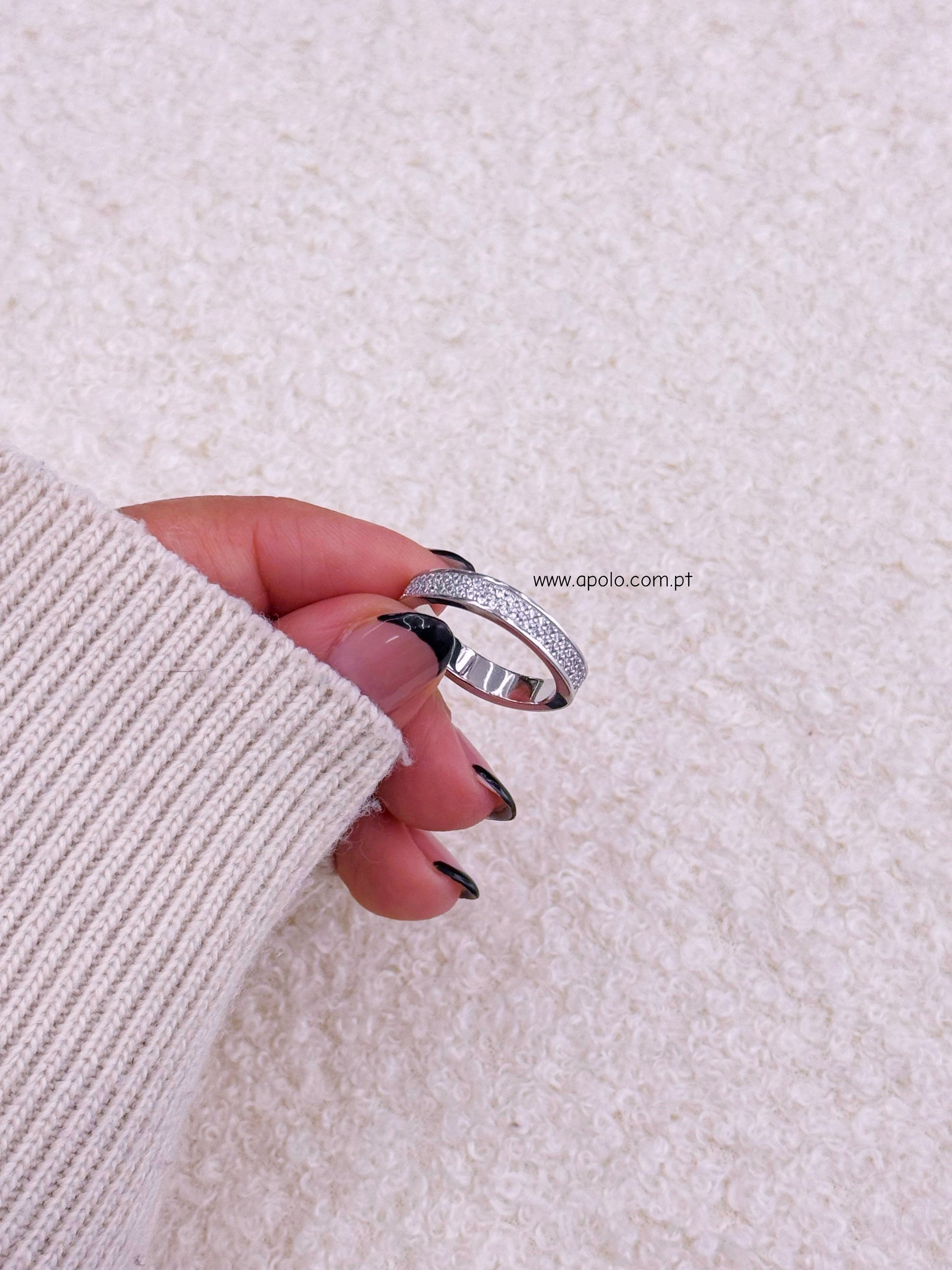 Anel delicado • efeito quadrado preenchido com brilhantes | Linha Premium