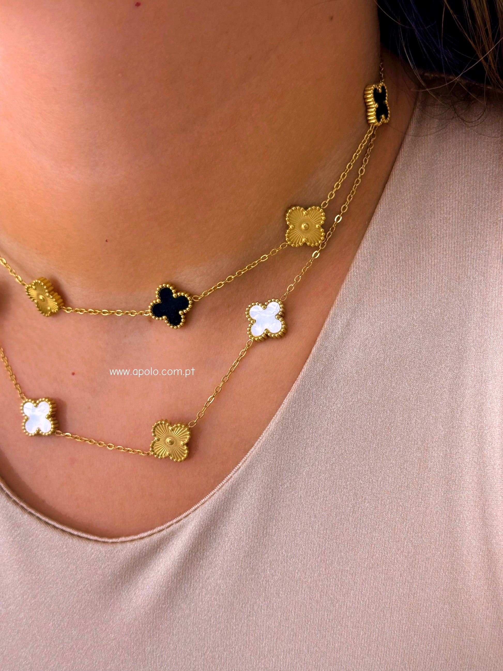 Colar 5 trevos com relevos e esmalte | 2 Cores