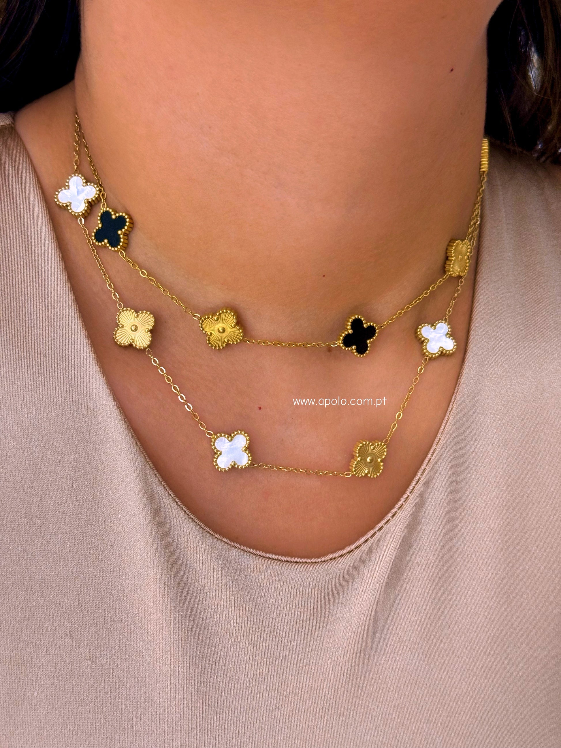 Colar 5 trevos com relevos e esmalte | 2 Cores