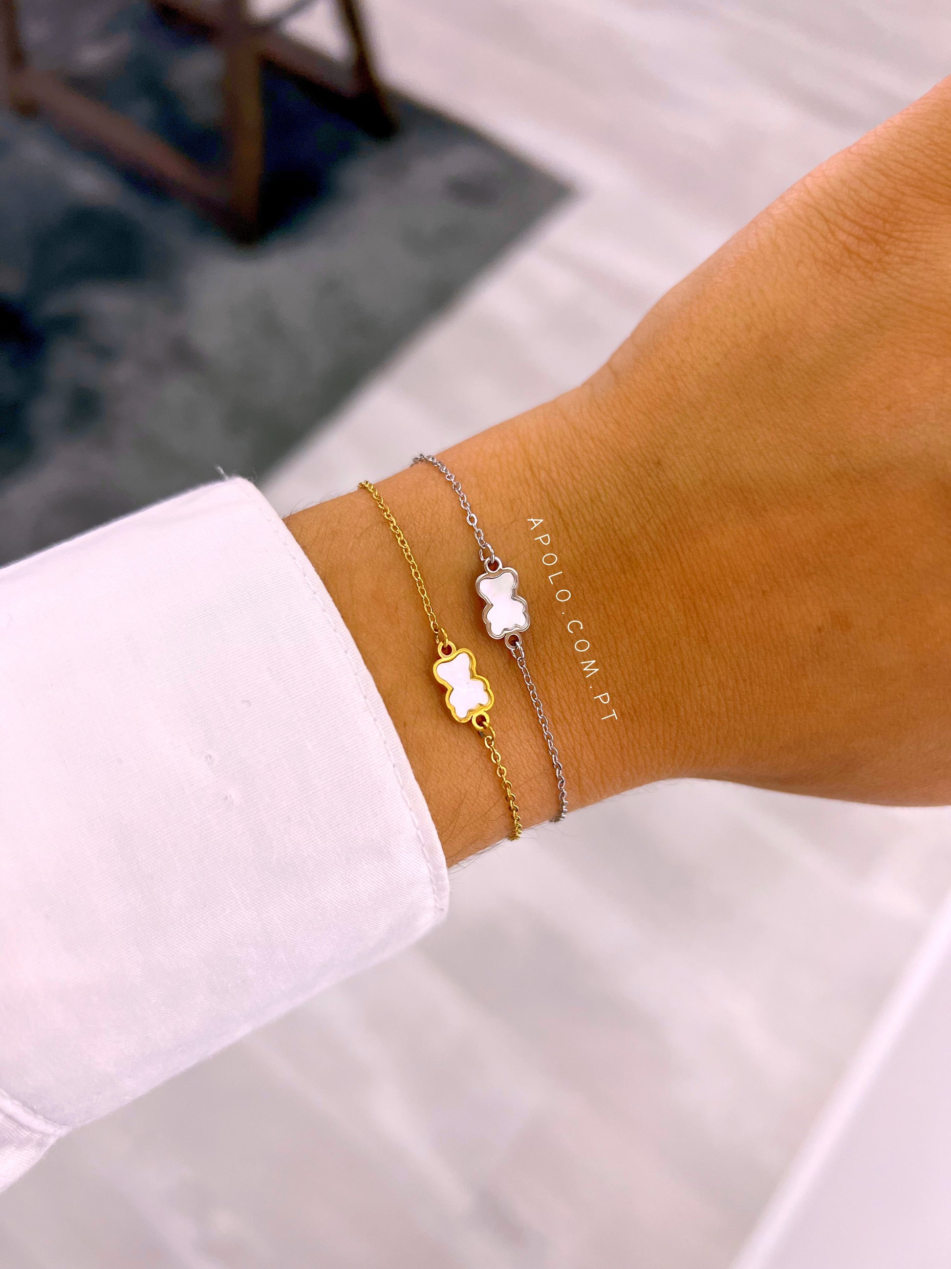 Pulseira com mini ursinho madre pérola | 2 cores