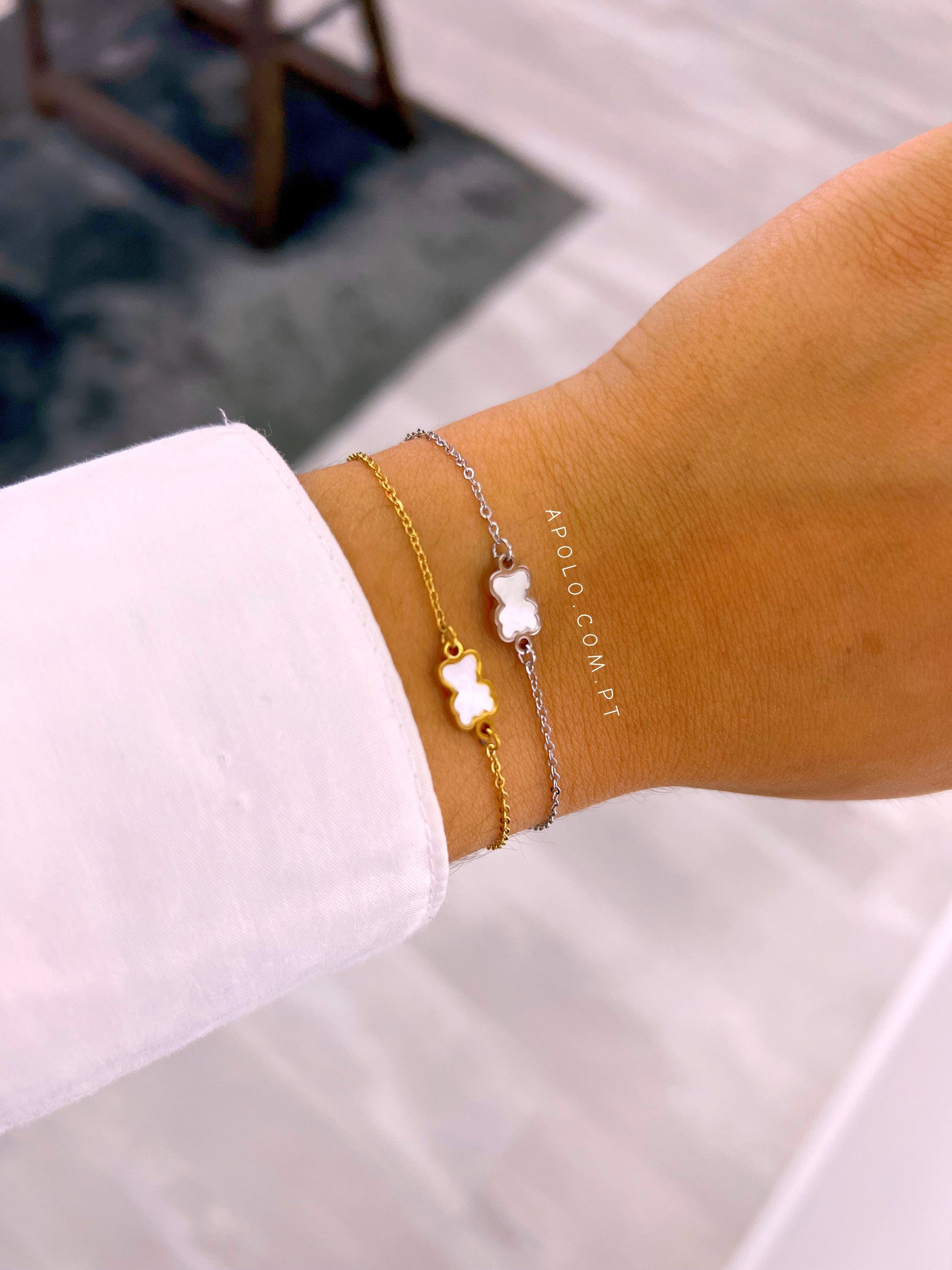 Pulseira com mini ursinho madre pérola | 2 cores