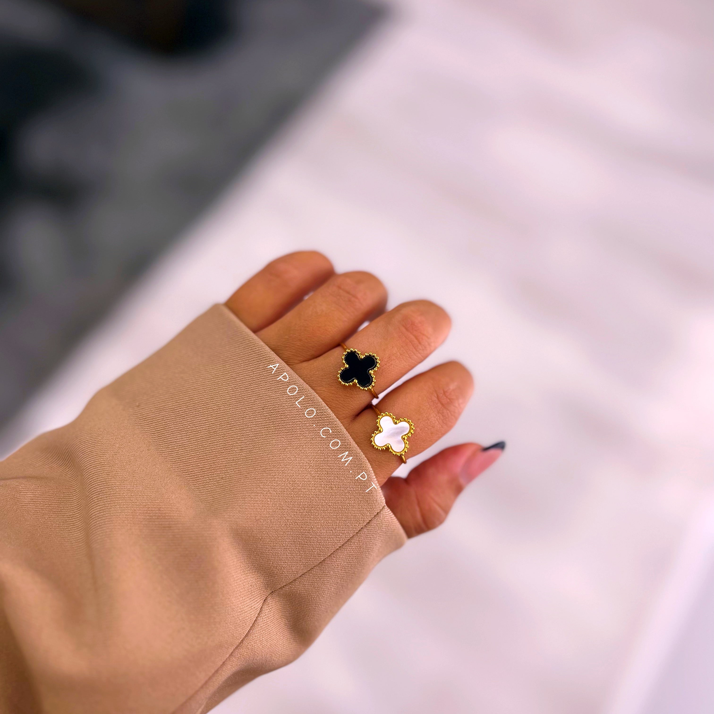 Anel ajustável com formato de trevo | 2 cores