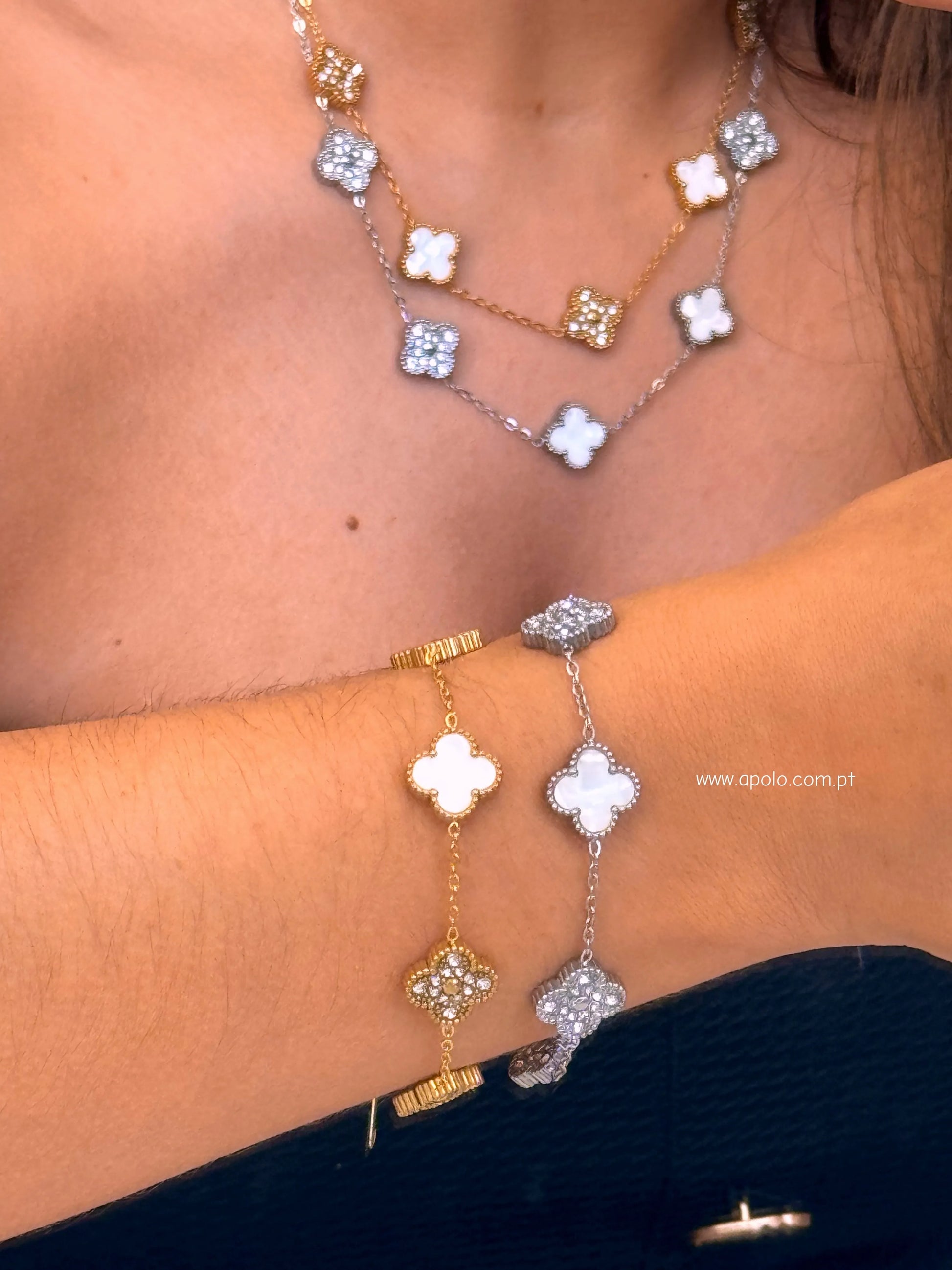 Pulseira 5 trevos reversíveis com brilhantes e madre pérola | 2 Cores