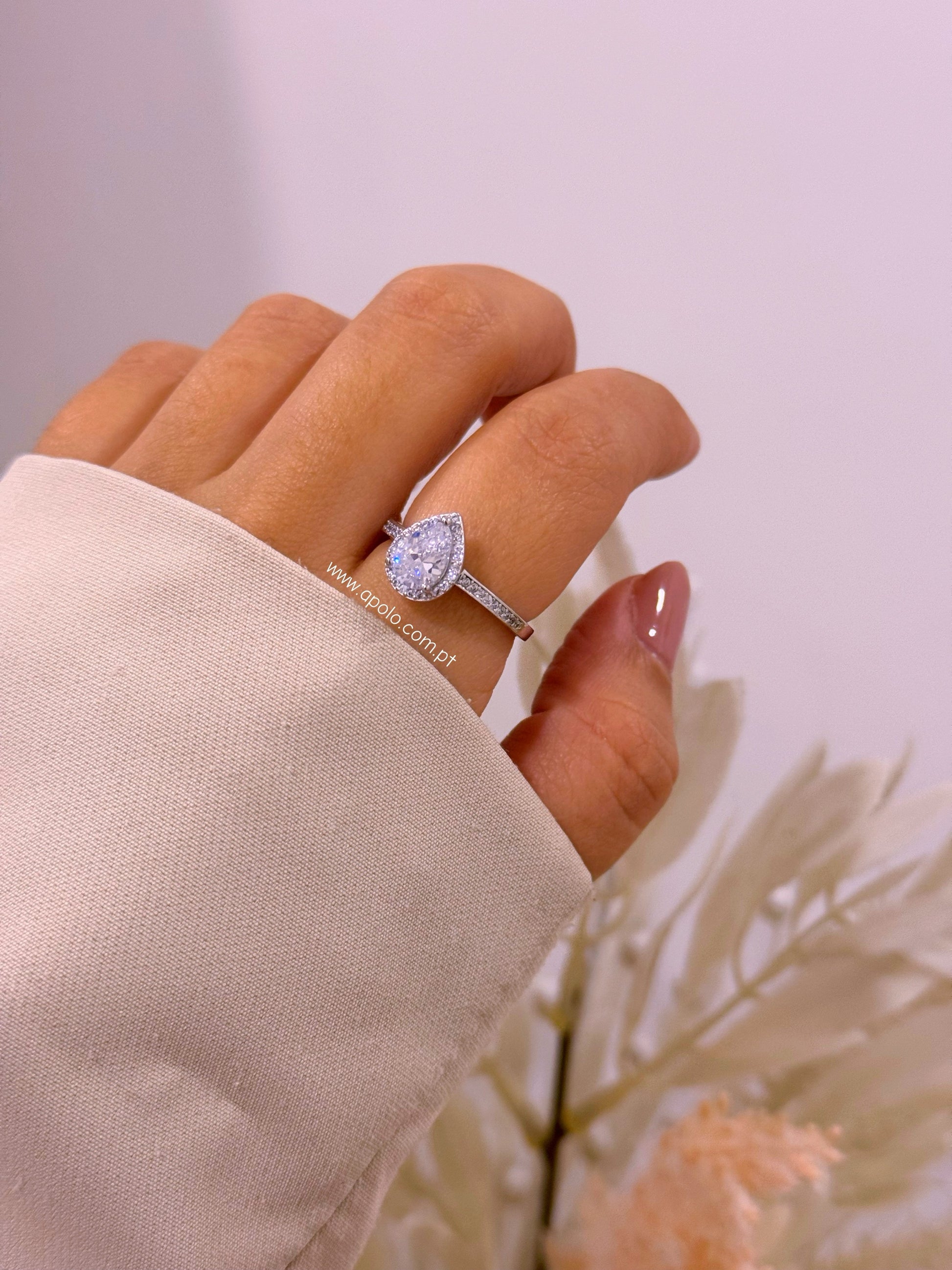 Anel delicado • solitário gota com brilhantes | Linha Premium