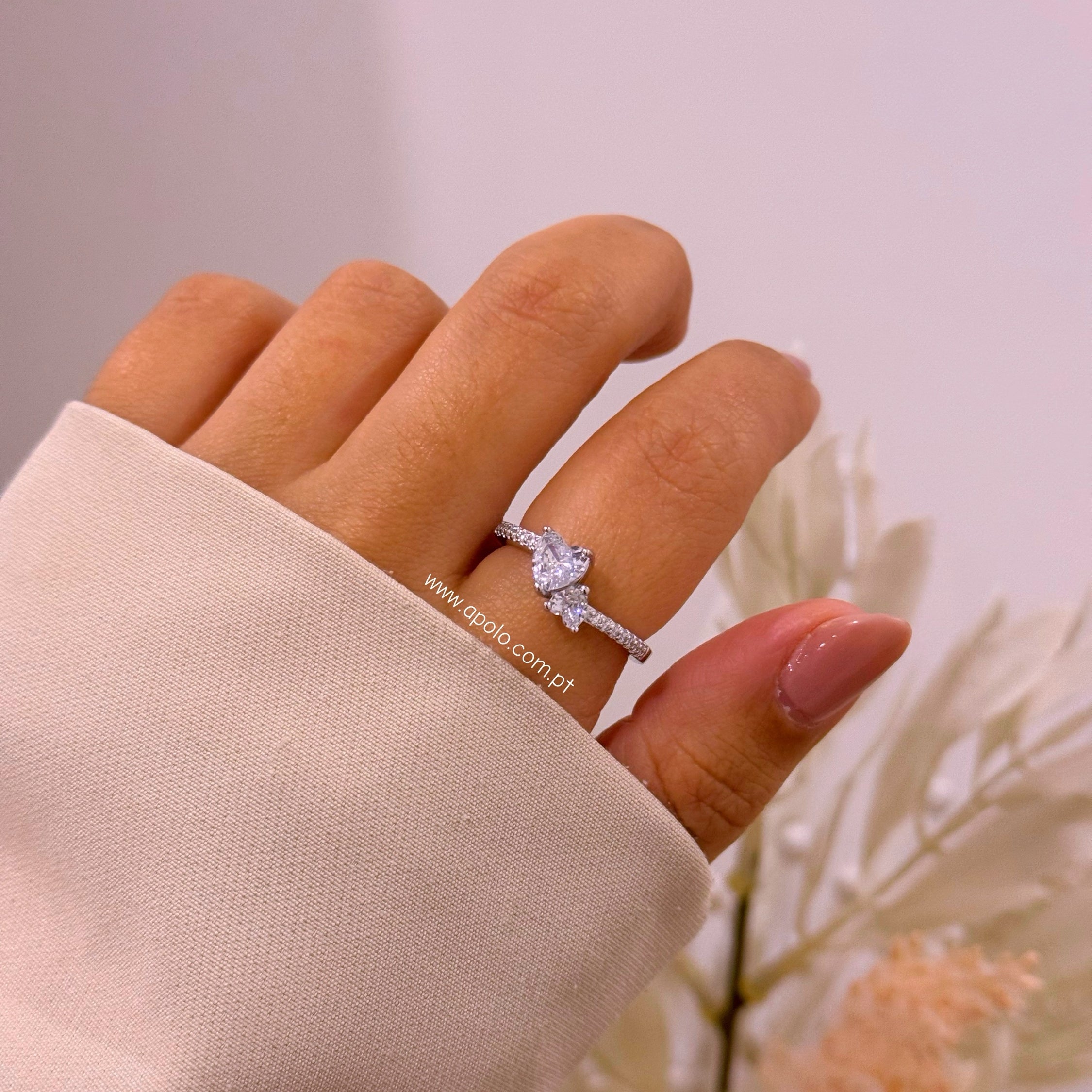 Anel delicado • coração duplo com brilhantes | Linha Premium