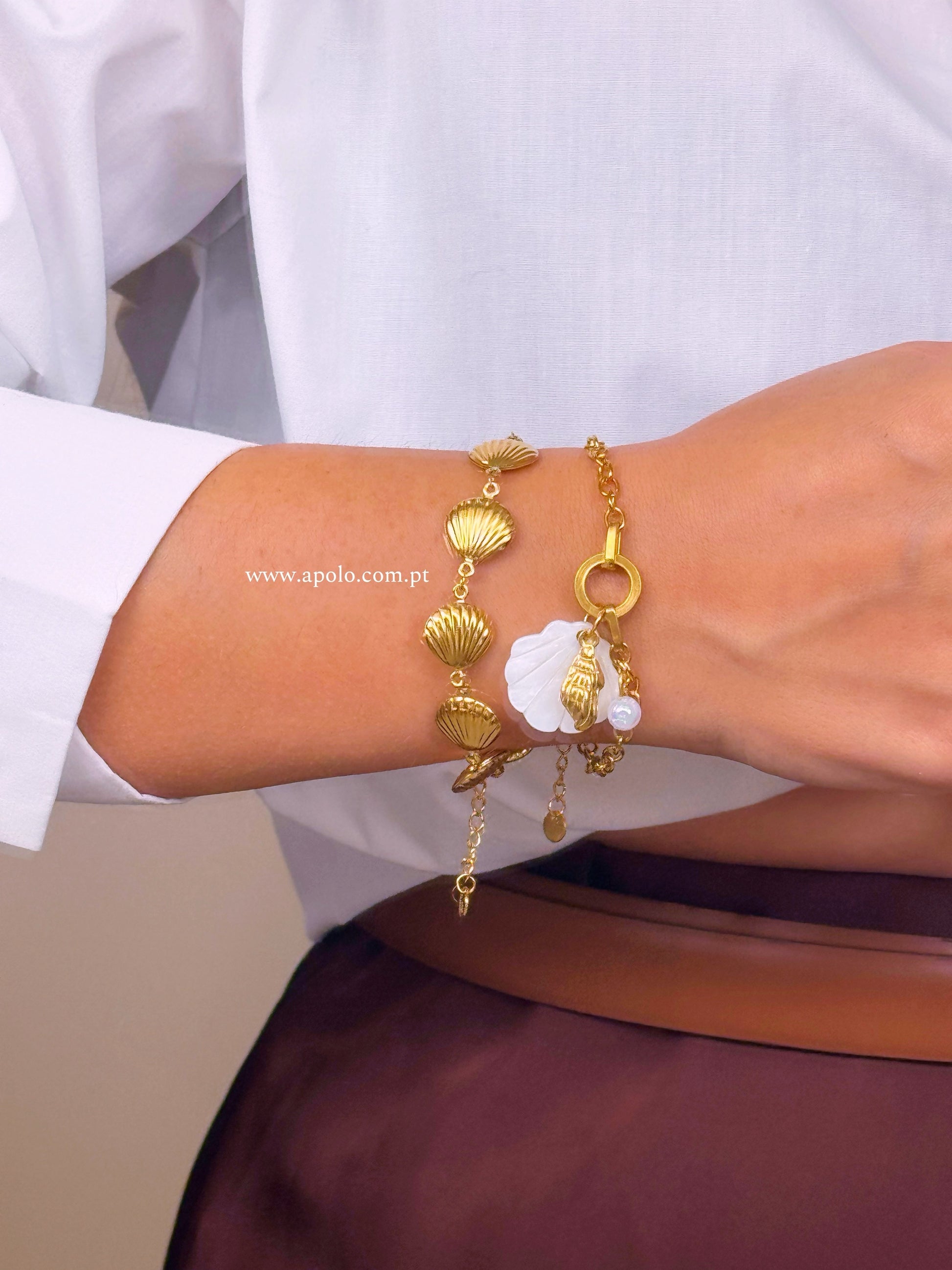 Pulseira de corrente com conchinha madre pérola, búzio e mini pérola | 2 Cores