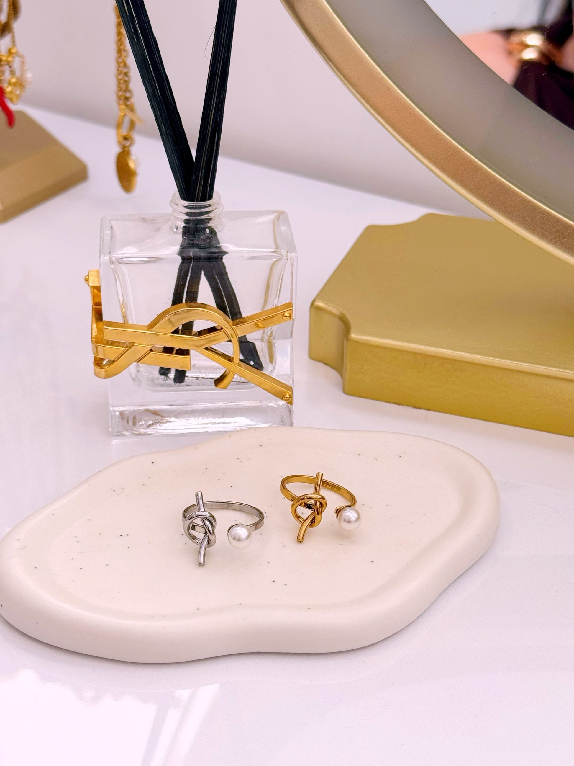 Anel ajustável efeito nó e pérola | 2 Cores