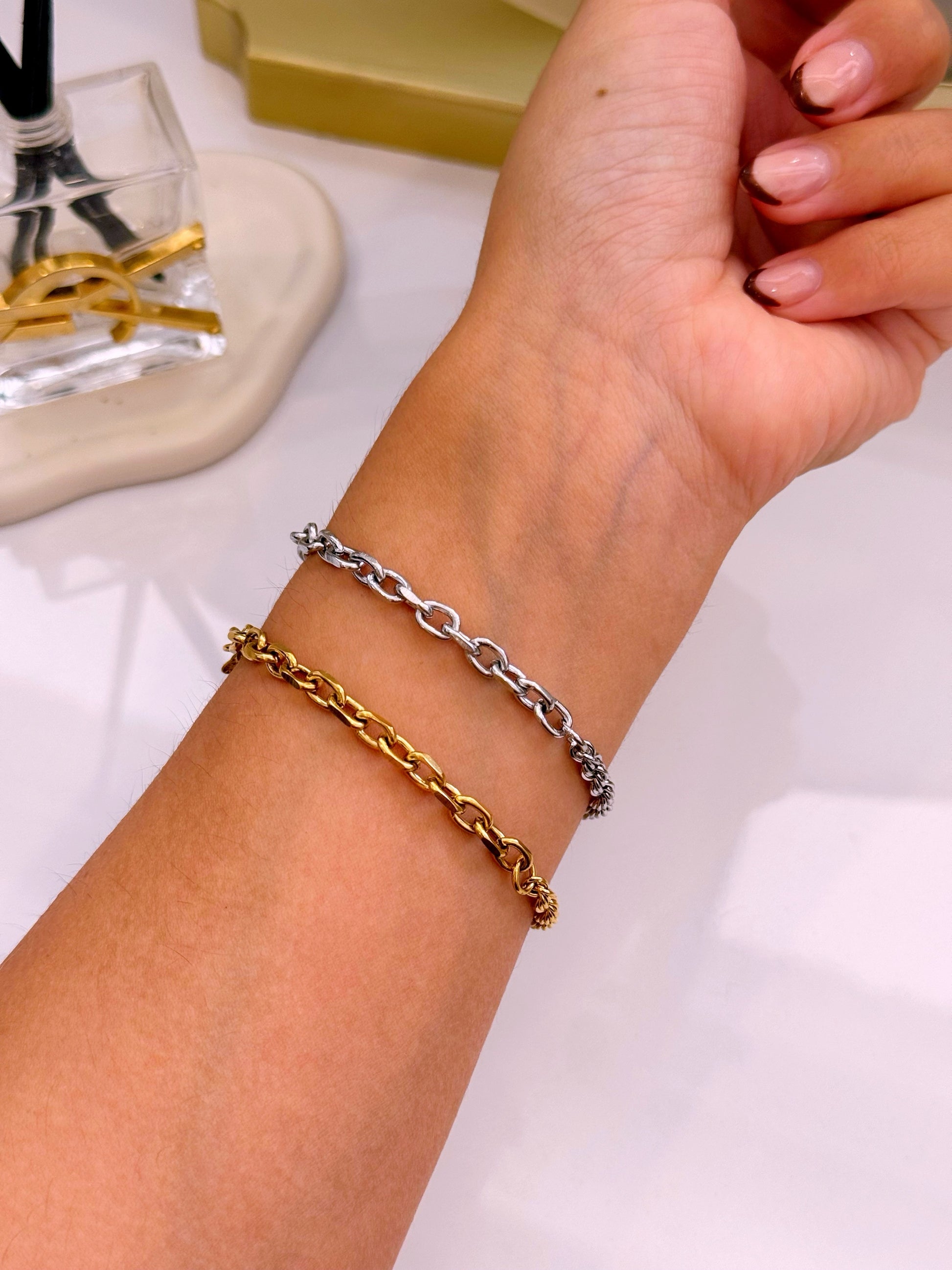 Pulseira com mix de malhas e fecho em T | 2 Cores