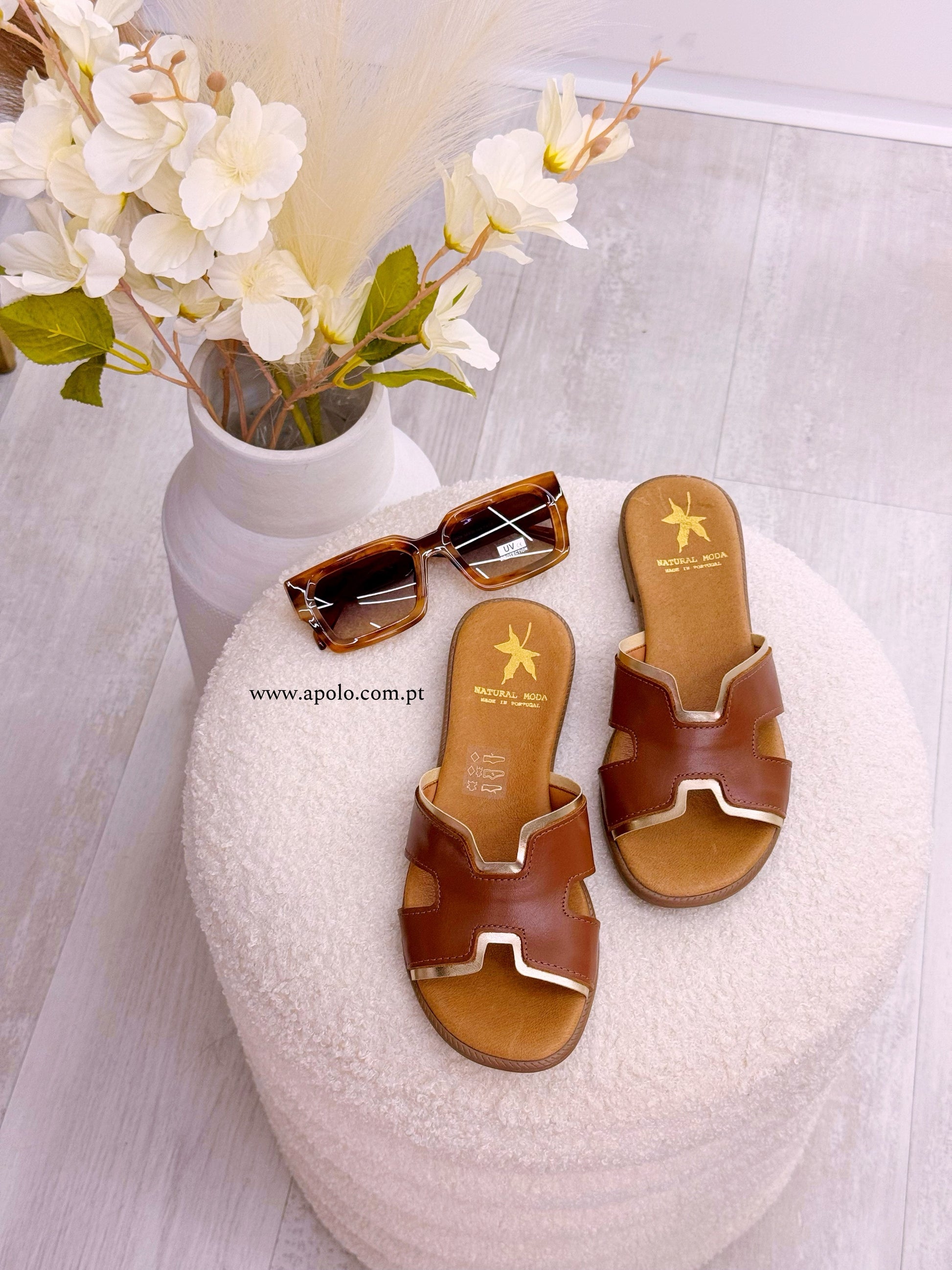 Chinelo com H em castanho e rebordo dourado | Fabrico Nacional