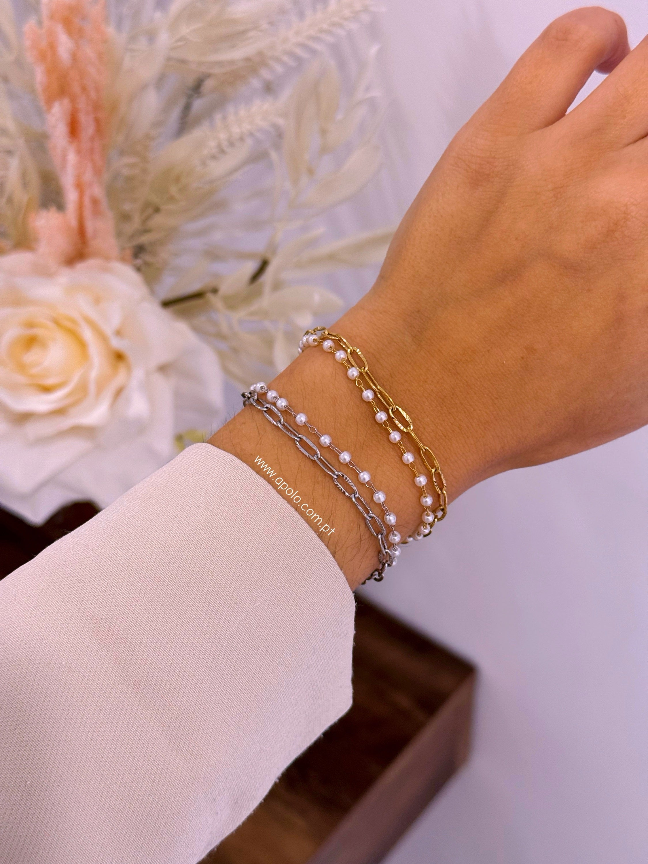 Pulseira efeito duplo com malha corrente simples e corrente de pérolas | 2 Cores