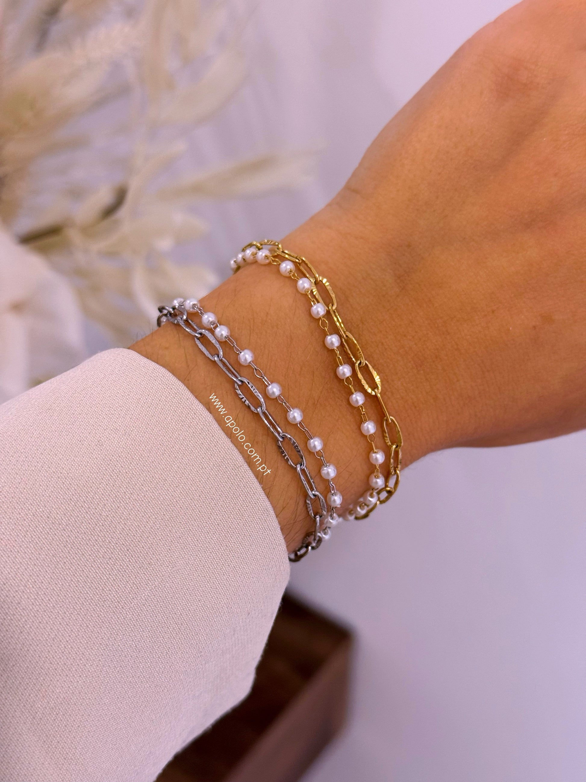 Pulseira efeito duplo com malha corrente simples e corrente de pérolas | 2 Cores