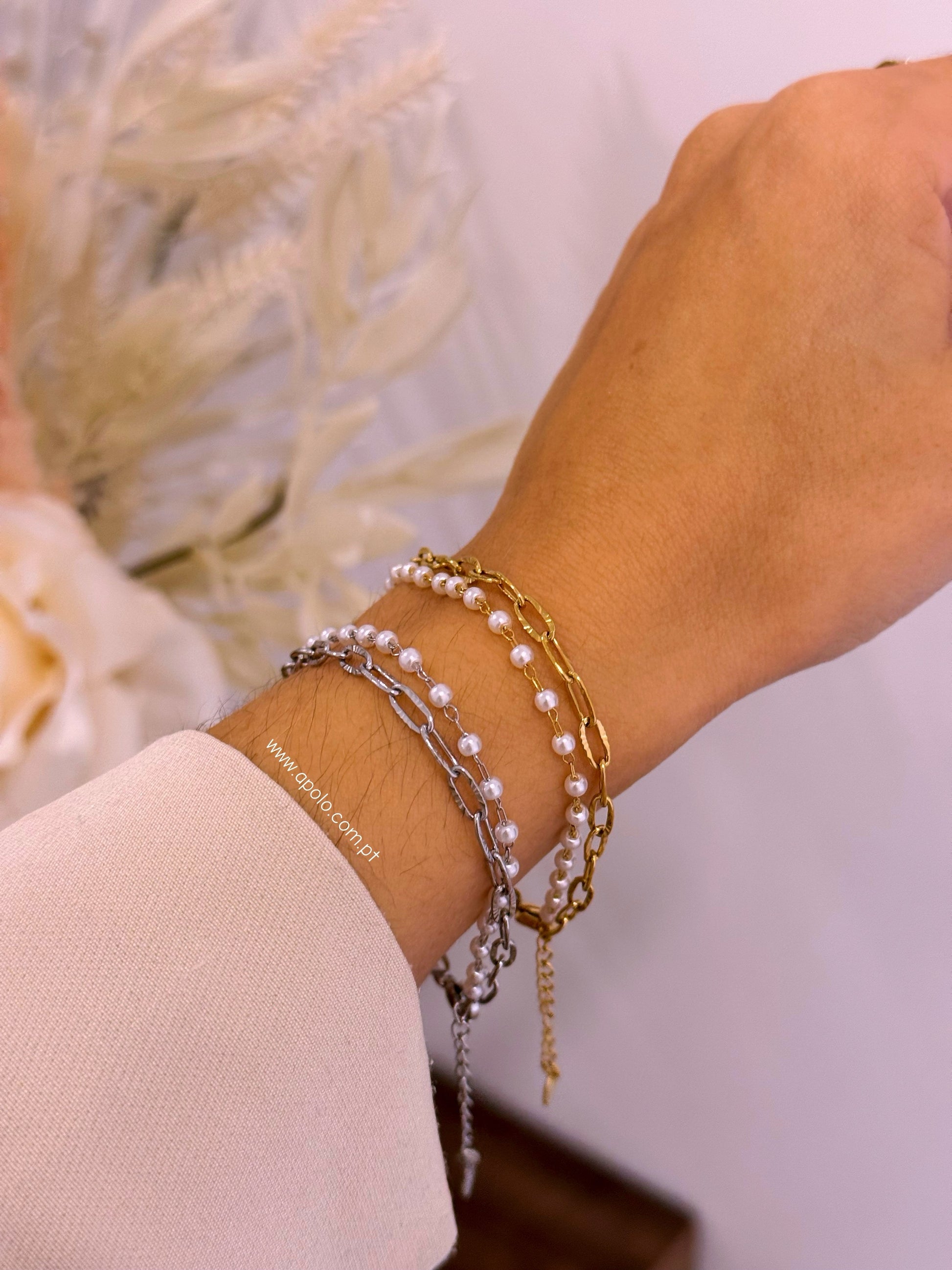 Pulseira efeito duplo com malha corrente simples e corrente de pérolas | 2 Cores