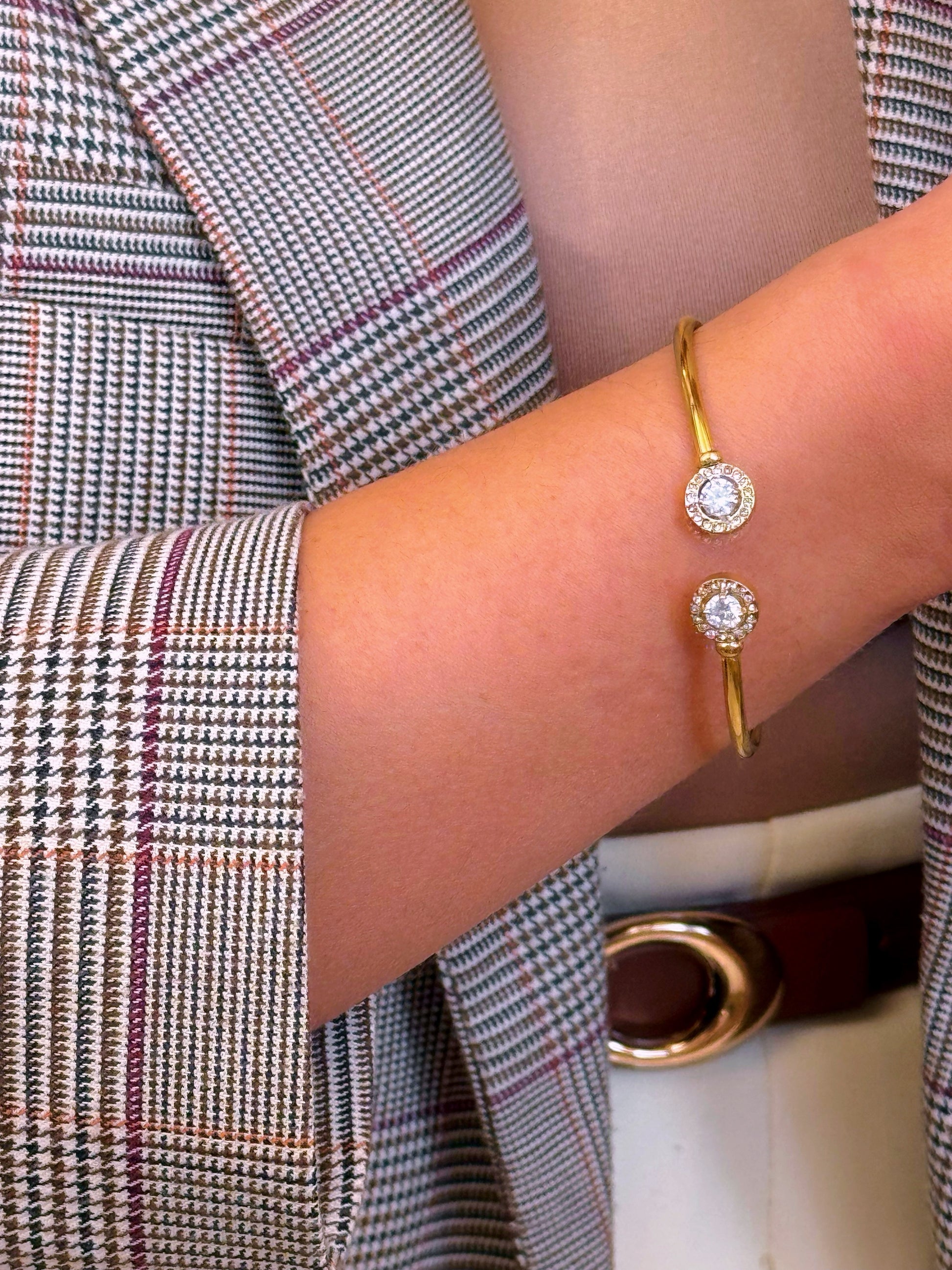 Pulseira Rígida com dois círculos de brilhantes | Dourado