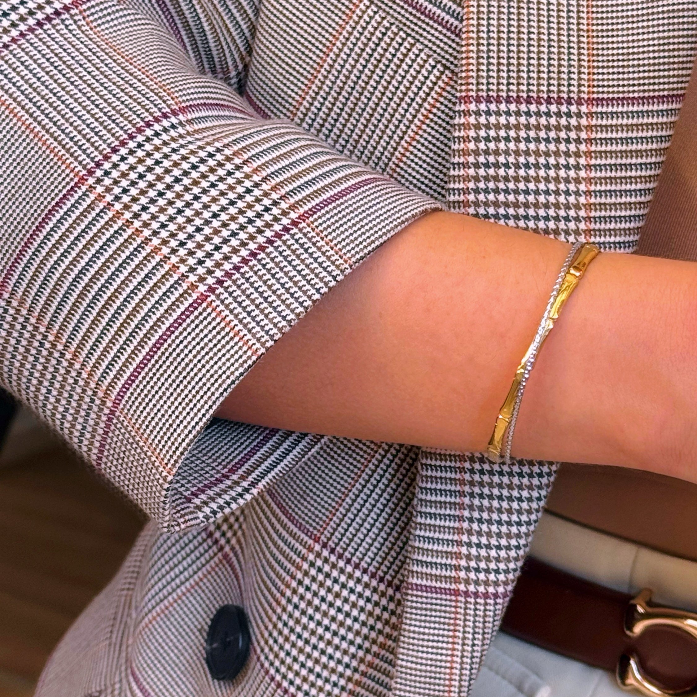 Pulseira Rígida efeito cruzado | Mix Dourado e Prateado