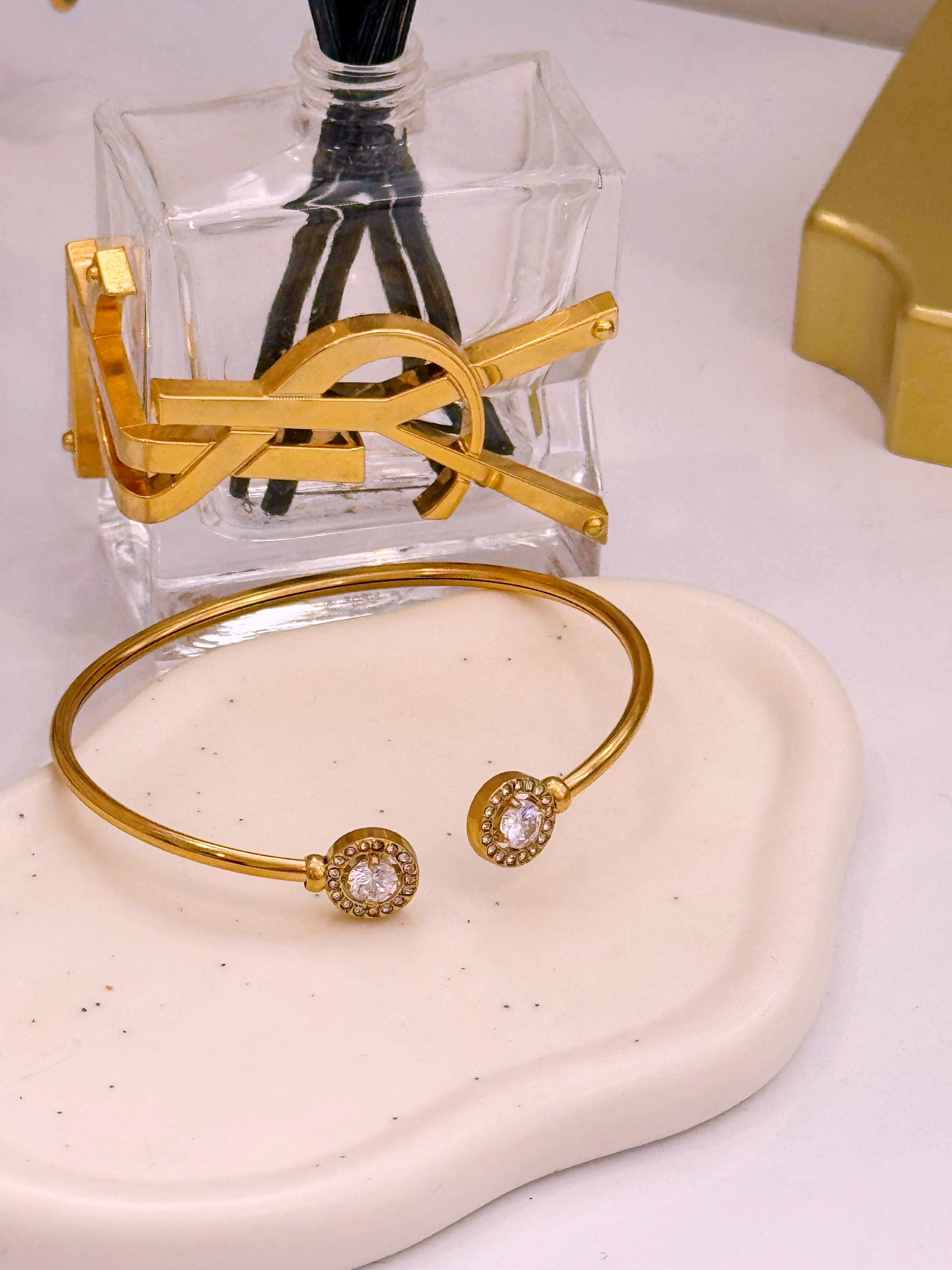 Pulseira Rígida com dois círculos de brilhantes | Dourado