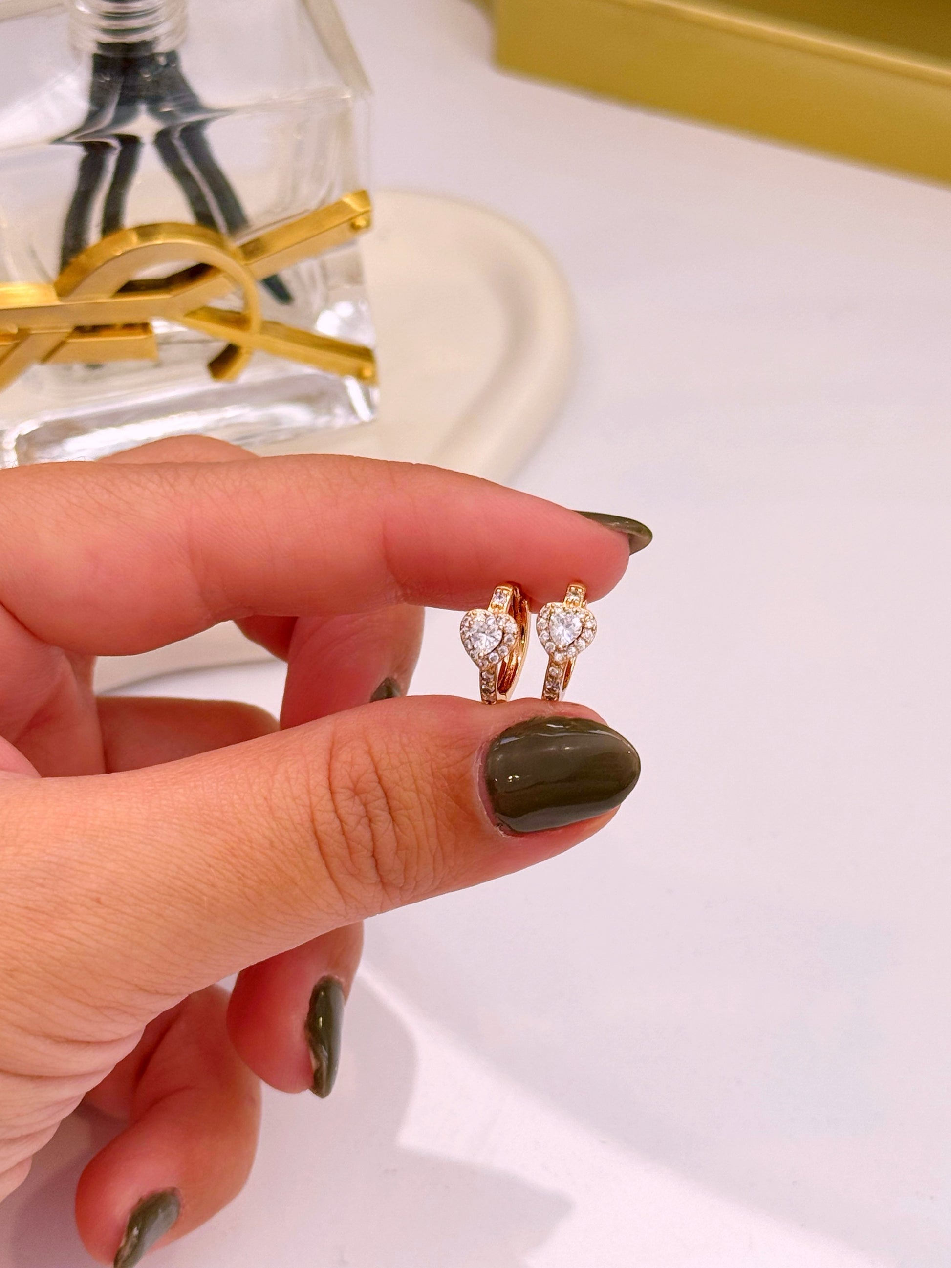 Argolinhas com brilhantes e formato coração | Rose Gold