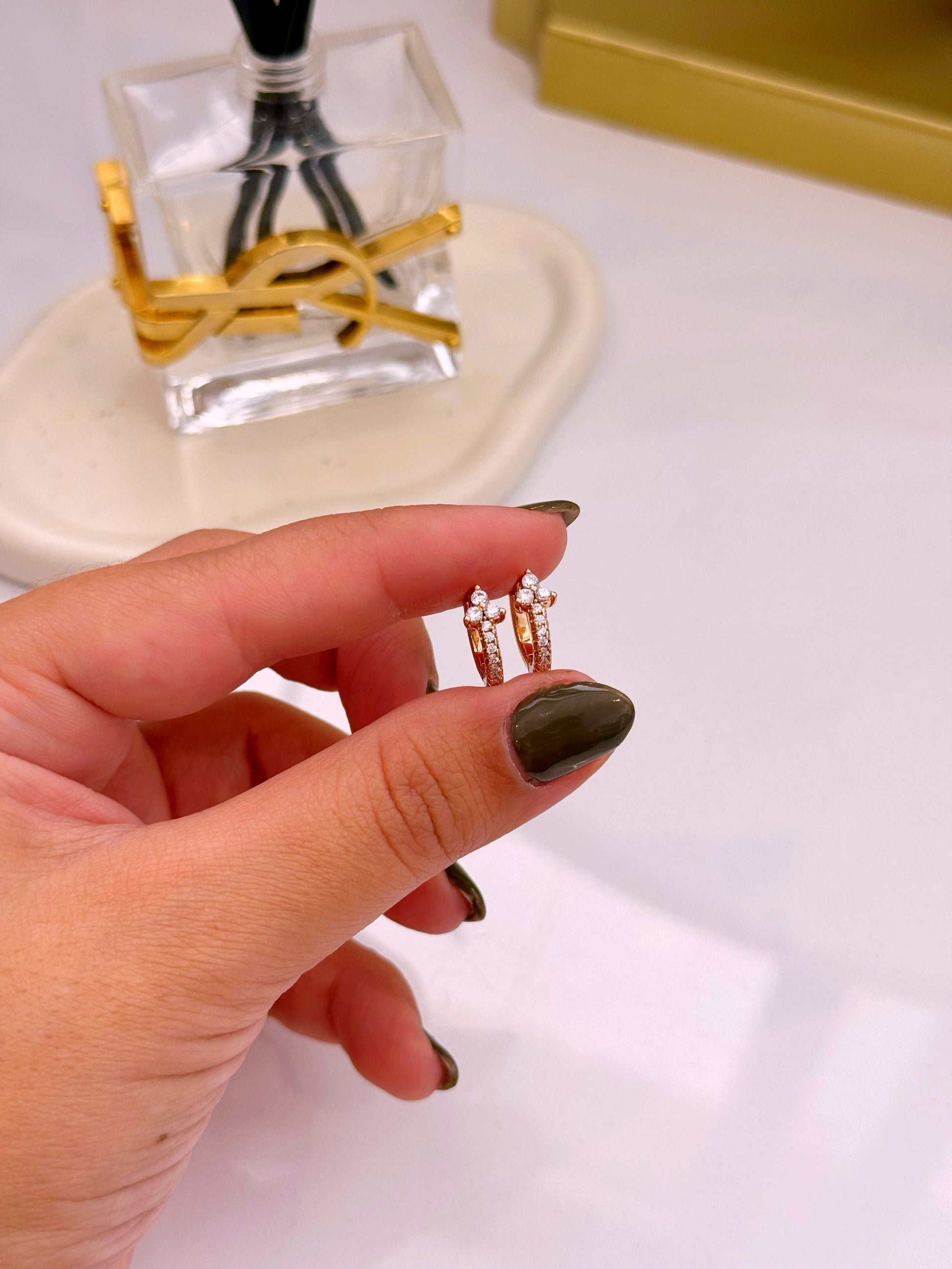 Argolinhas mini flor com brilhantes | Rose Gold