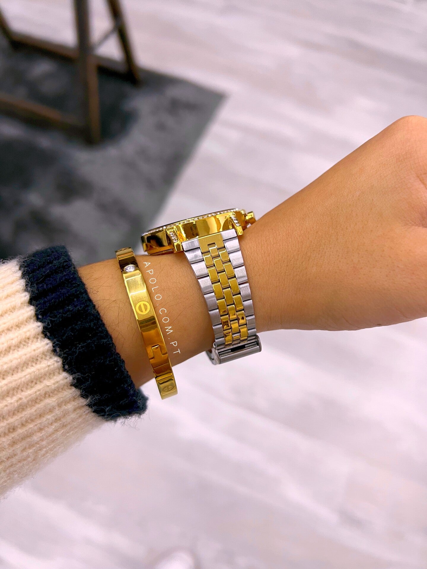 Relógio digital redondo com brilhantes | prateado e dourado