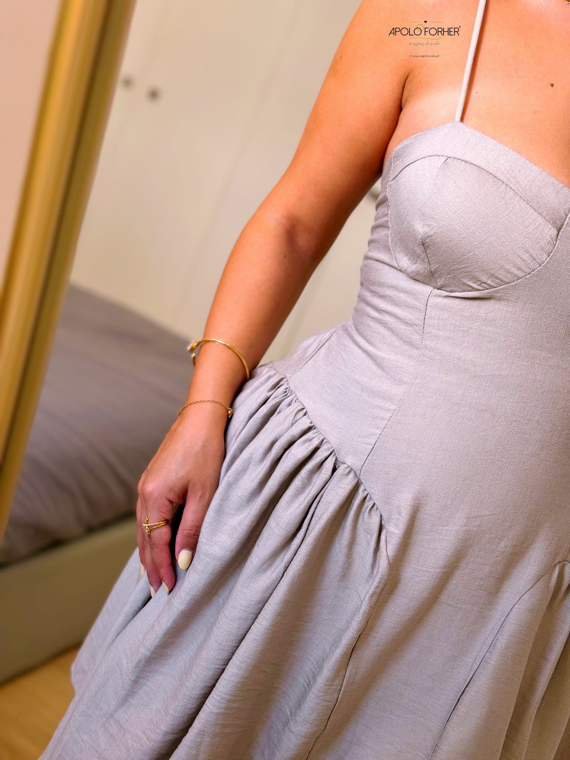 Vestido curto com pregas de lado | Cinza