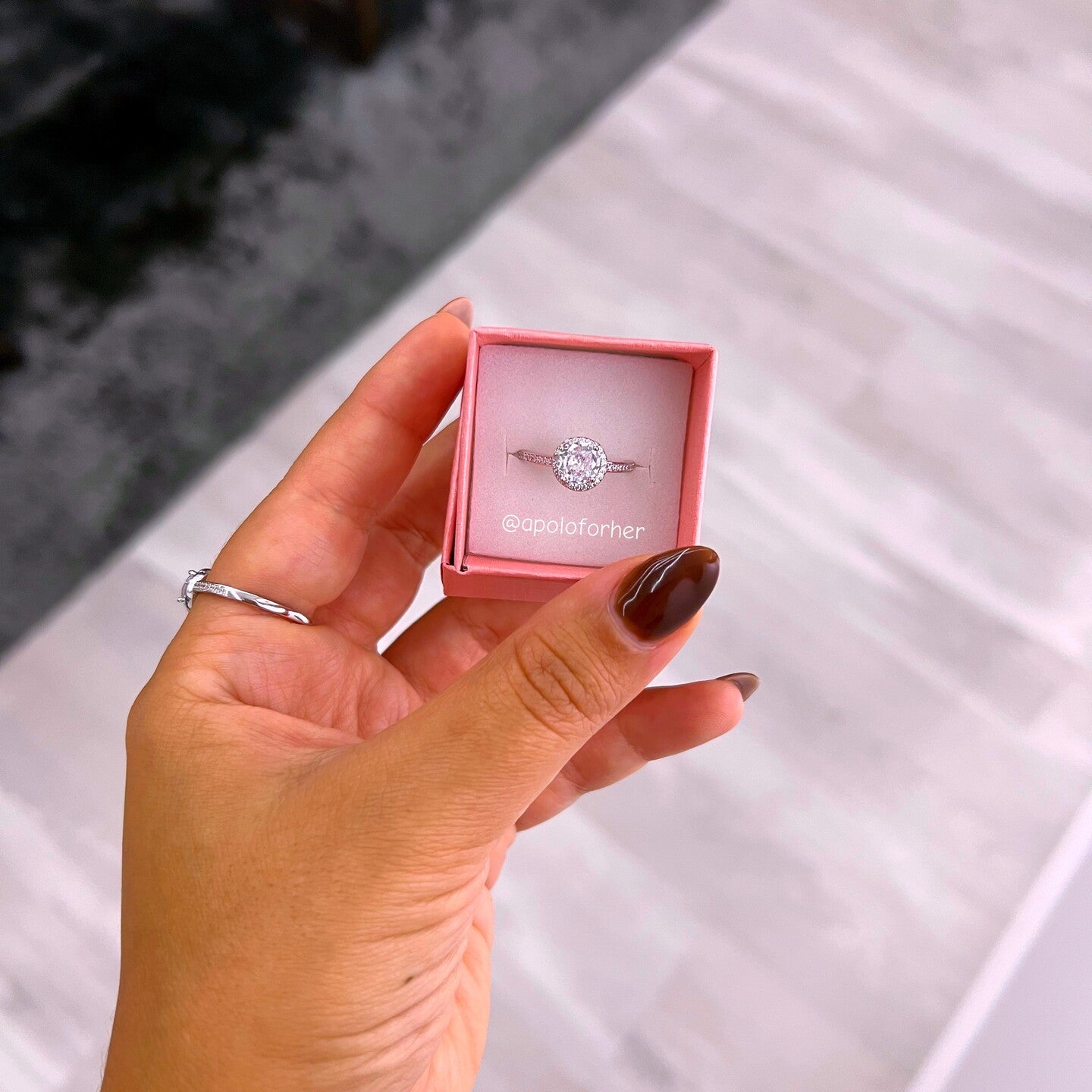 Anel delicado • solitário redondo com brilhantes | Linha Premium