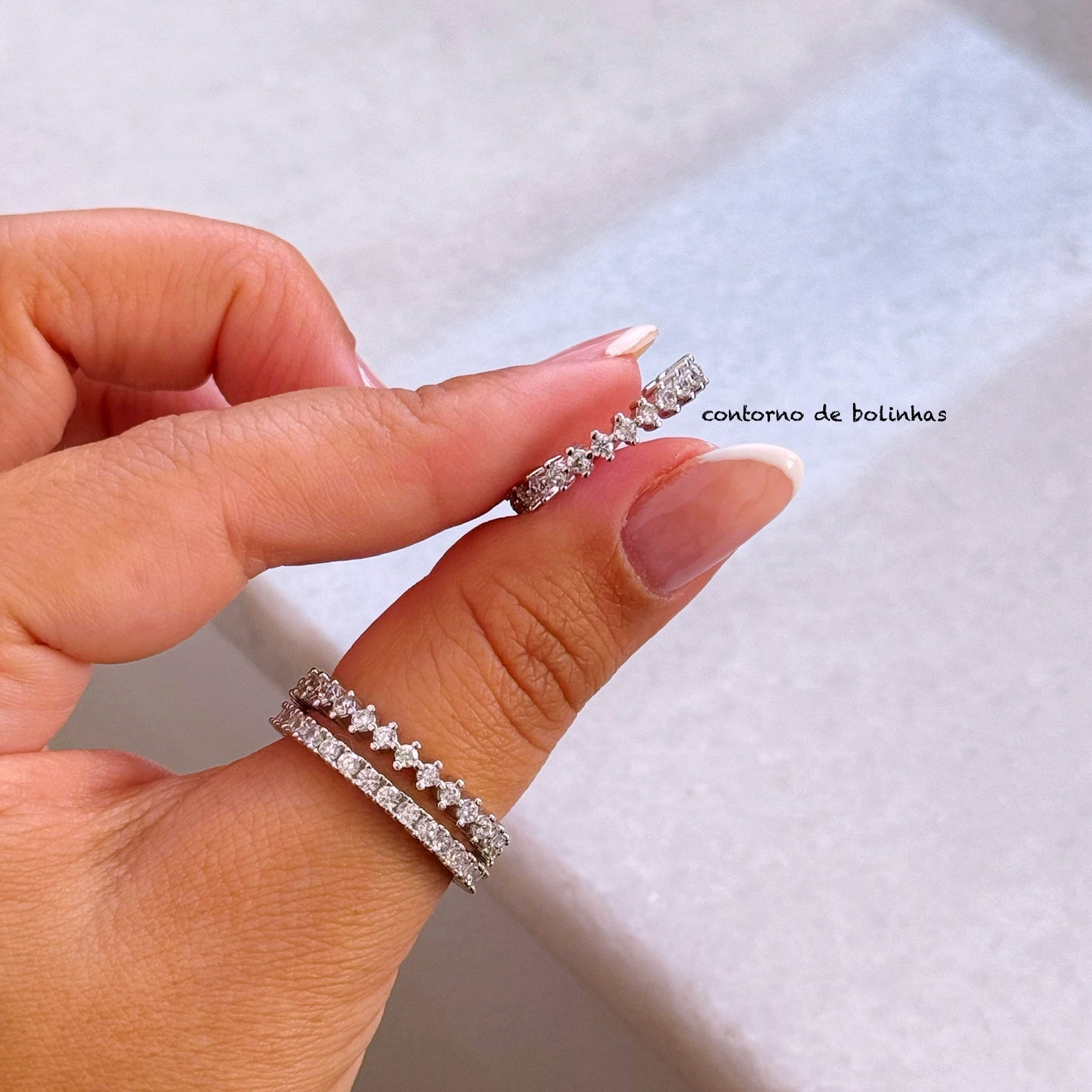 Anel delicado • aliança contorno de bolinhas com zircónias | Linha Premium