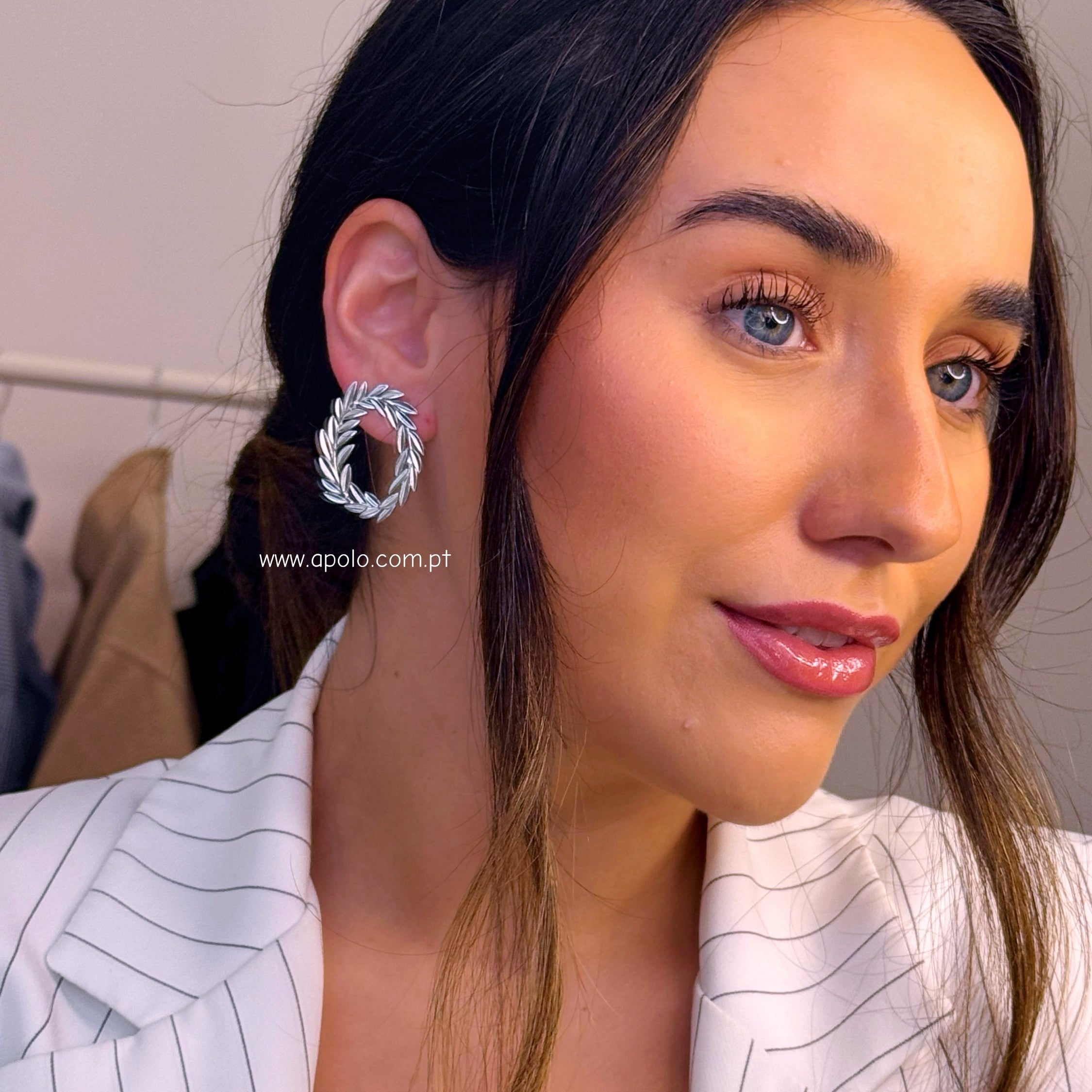 Brincos folhinhas efeito oval | Prateado