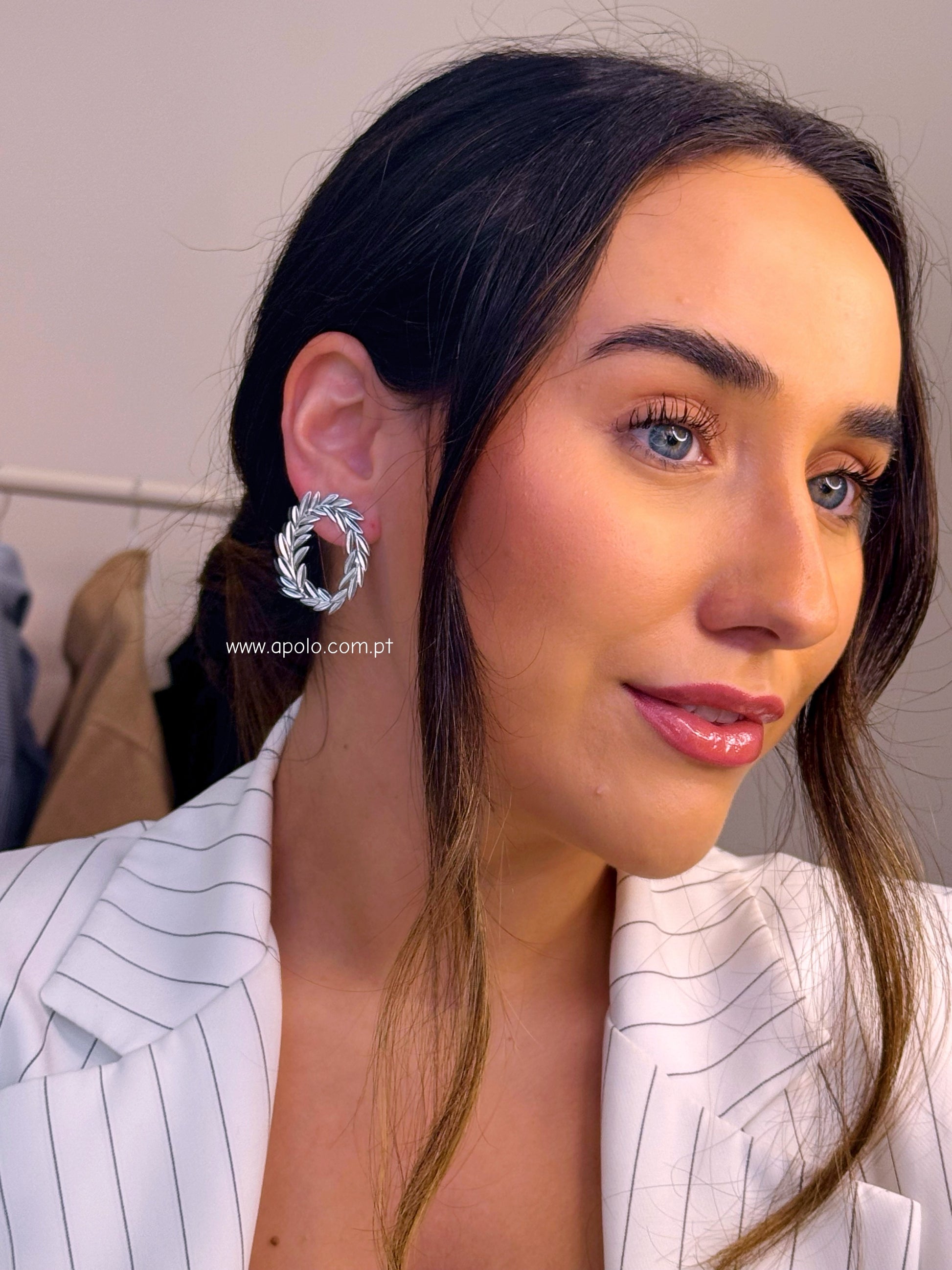 Brincos folhinhas efeito oval | Prateado