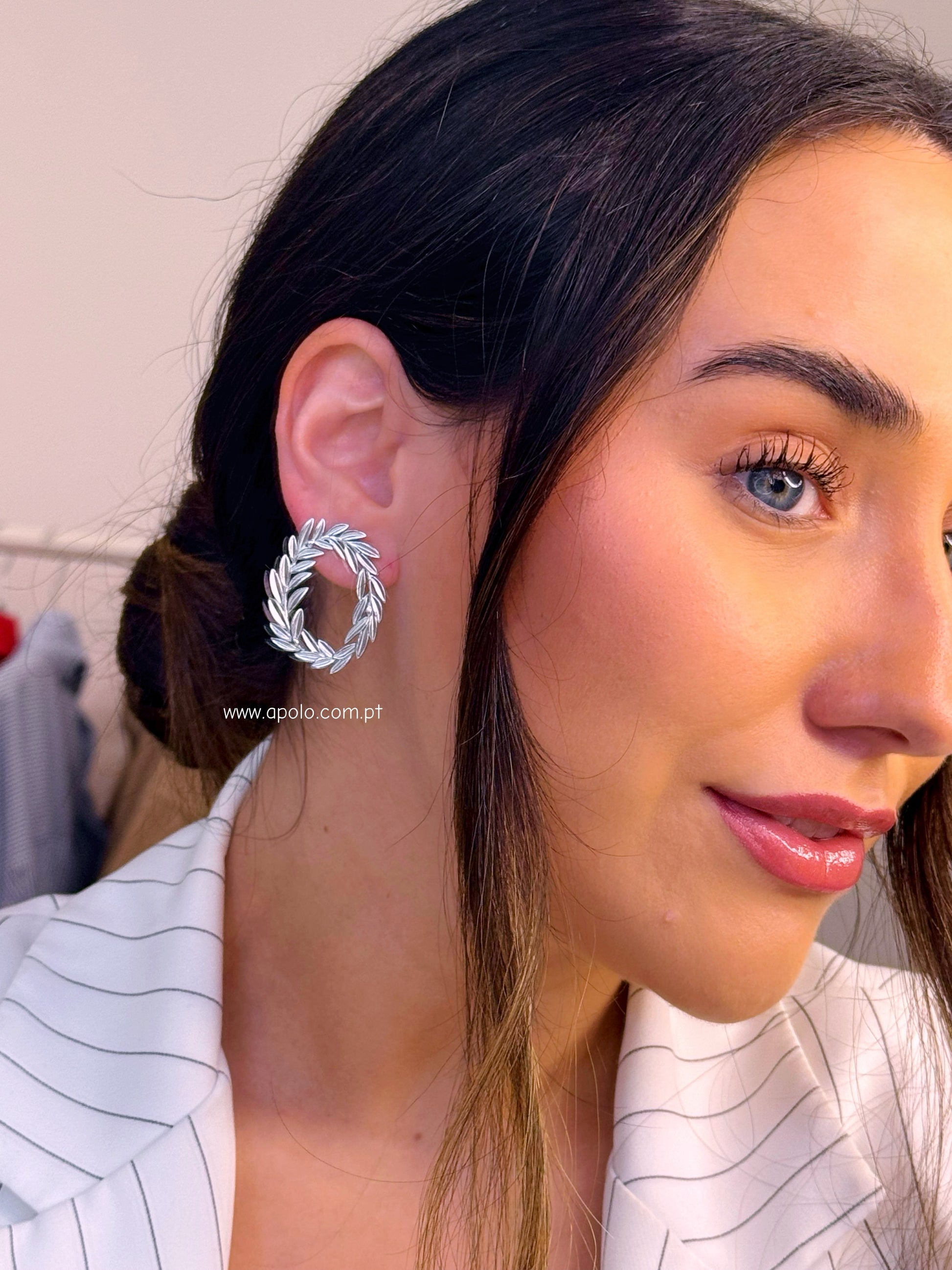 Brincos folhinhas efeito oval | Prateado