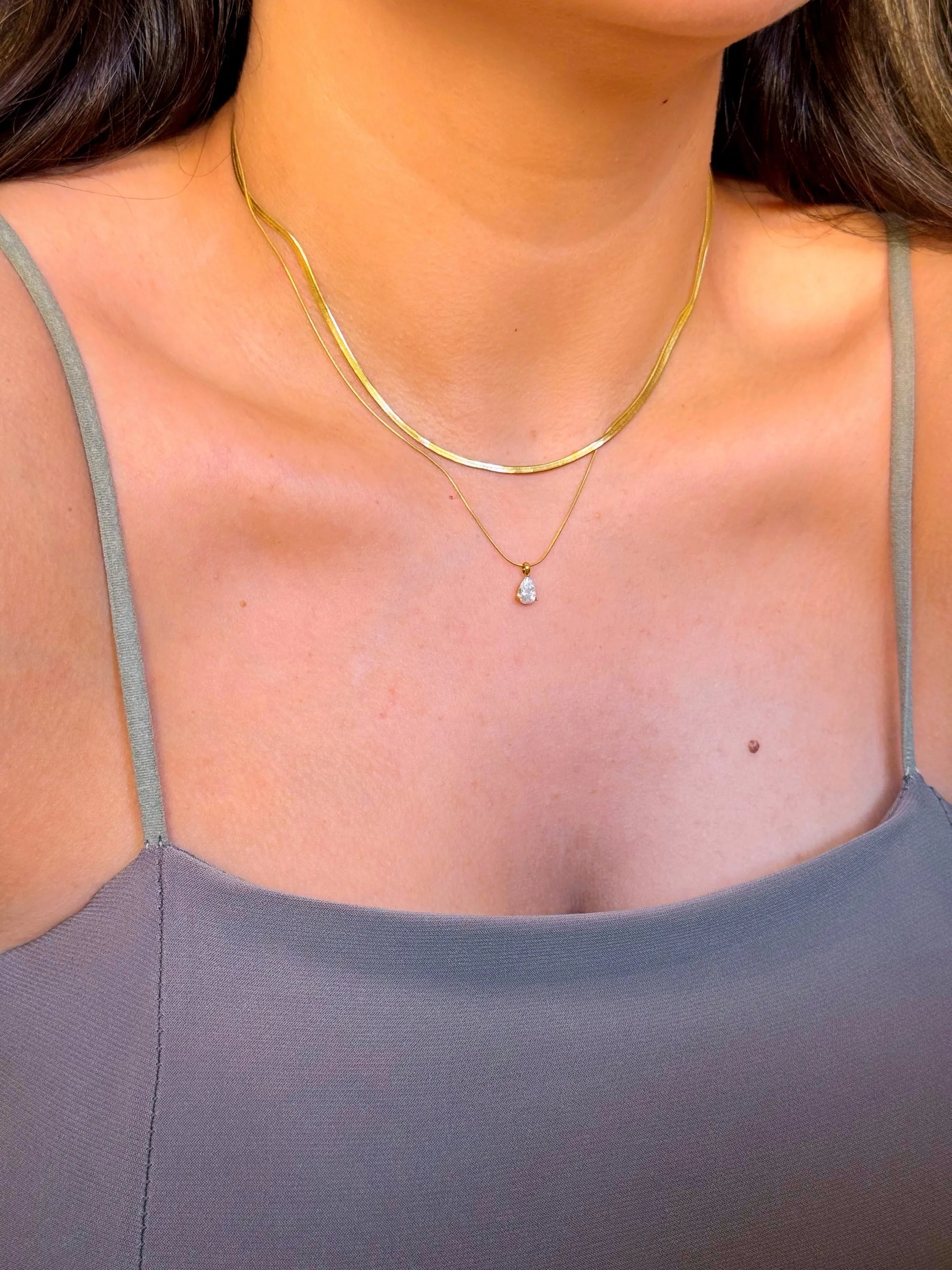 Colar efeito duplo malha achatada e malha fininha com brilhante gota | Dourado