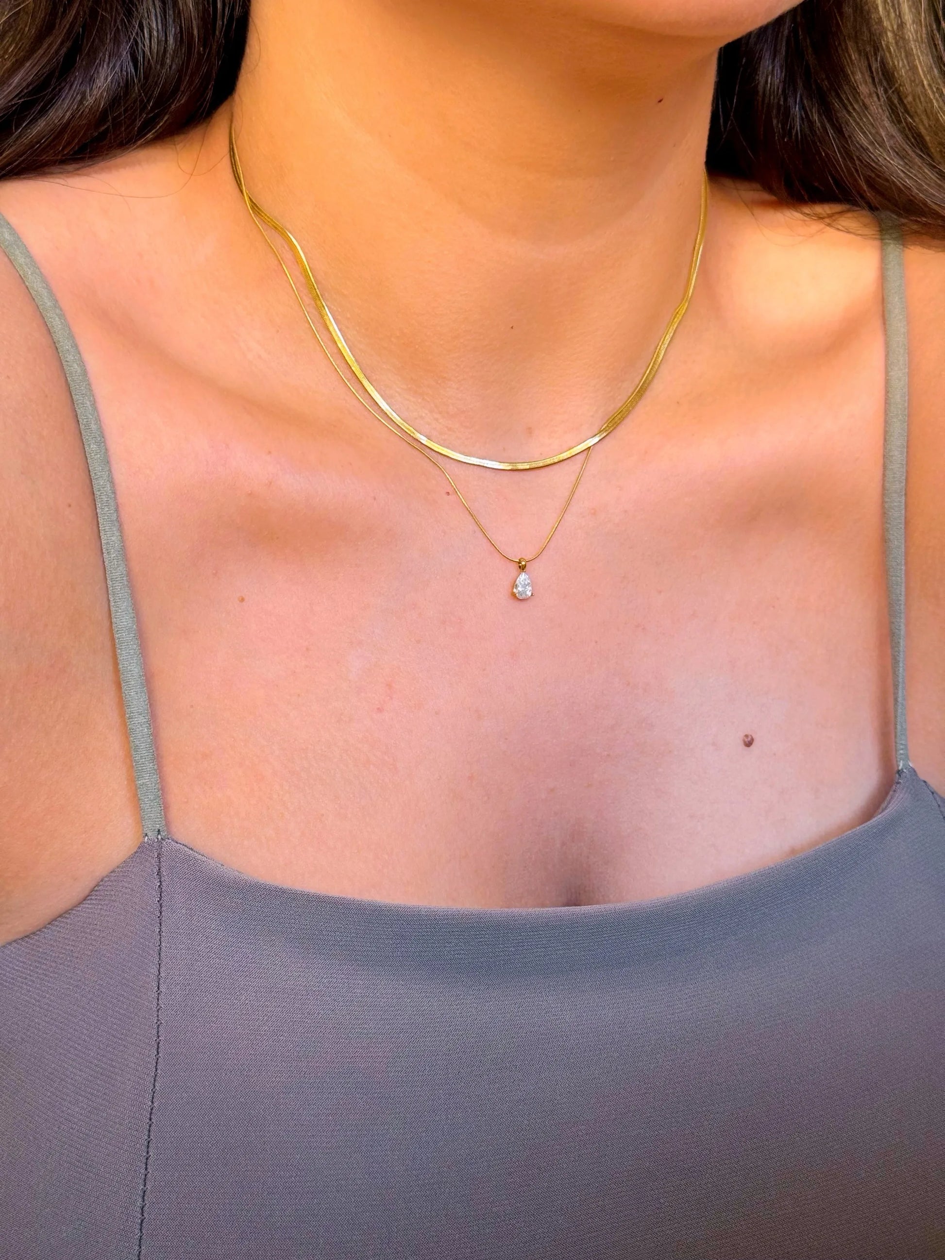 Colar efeito duplo malha achatada e malha fininha com brilhante gota | Dourado