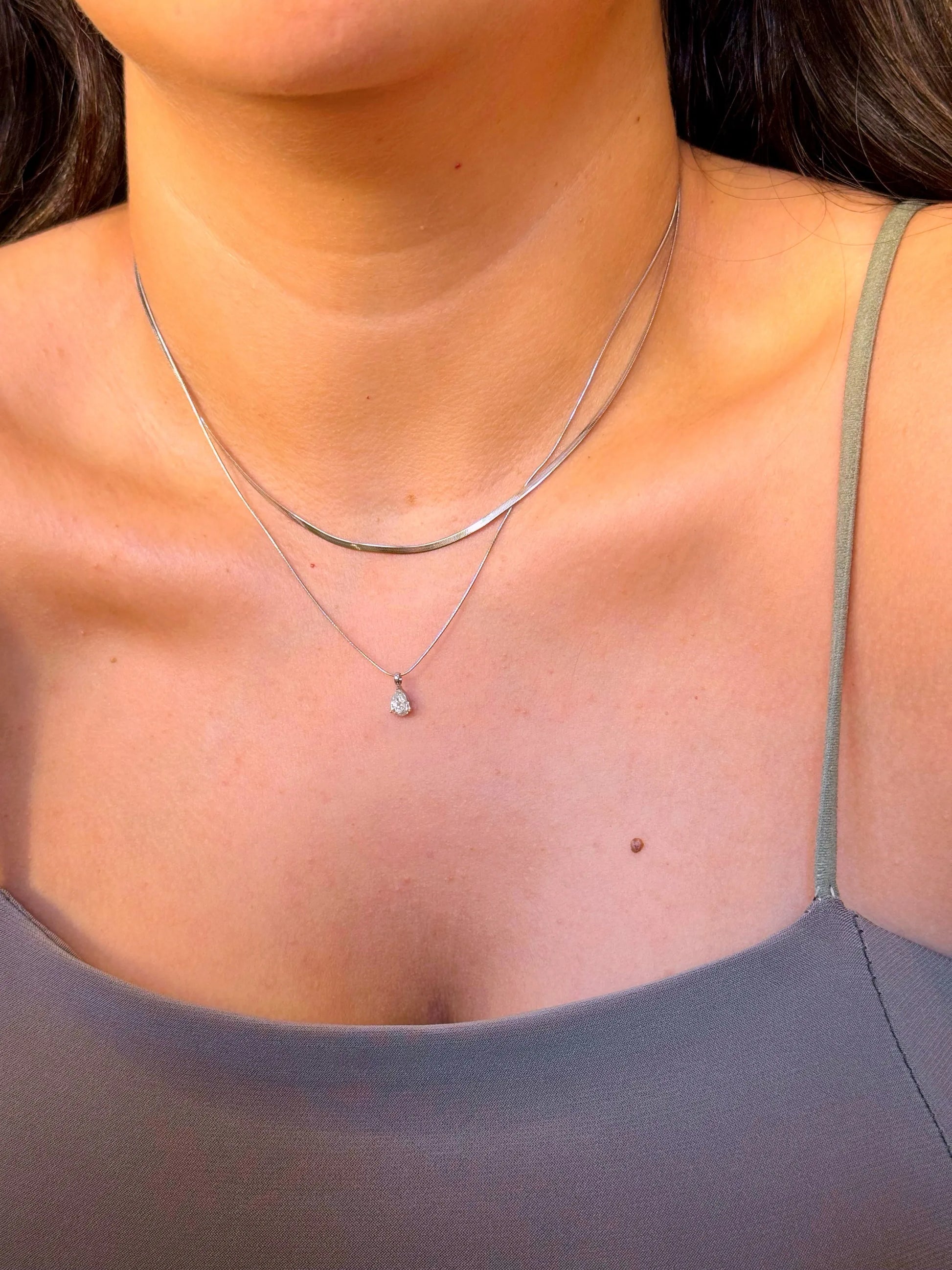 Colar efeito duplo malha achatada e malha fininha com brilhante gota | Prateado