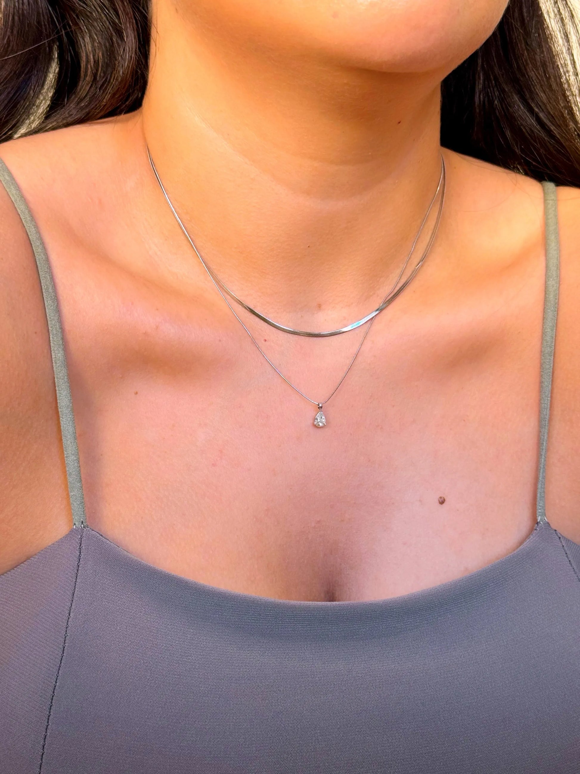 Colar efeito duplo malha achatada e malha fininha com brilhante gota | Prateado