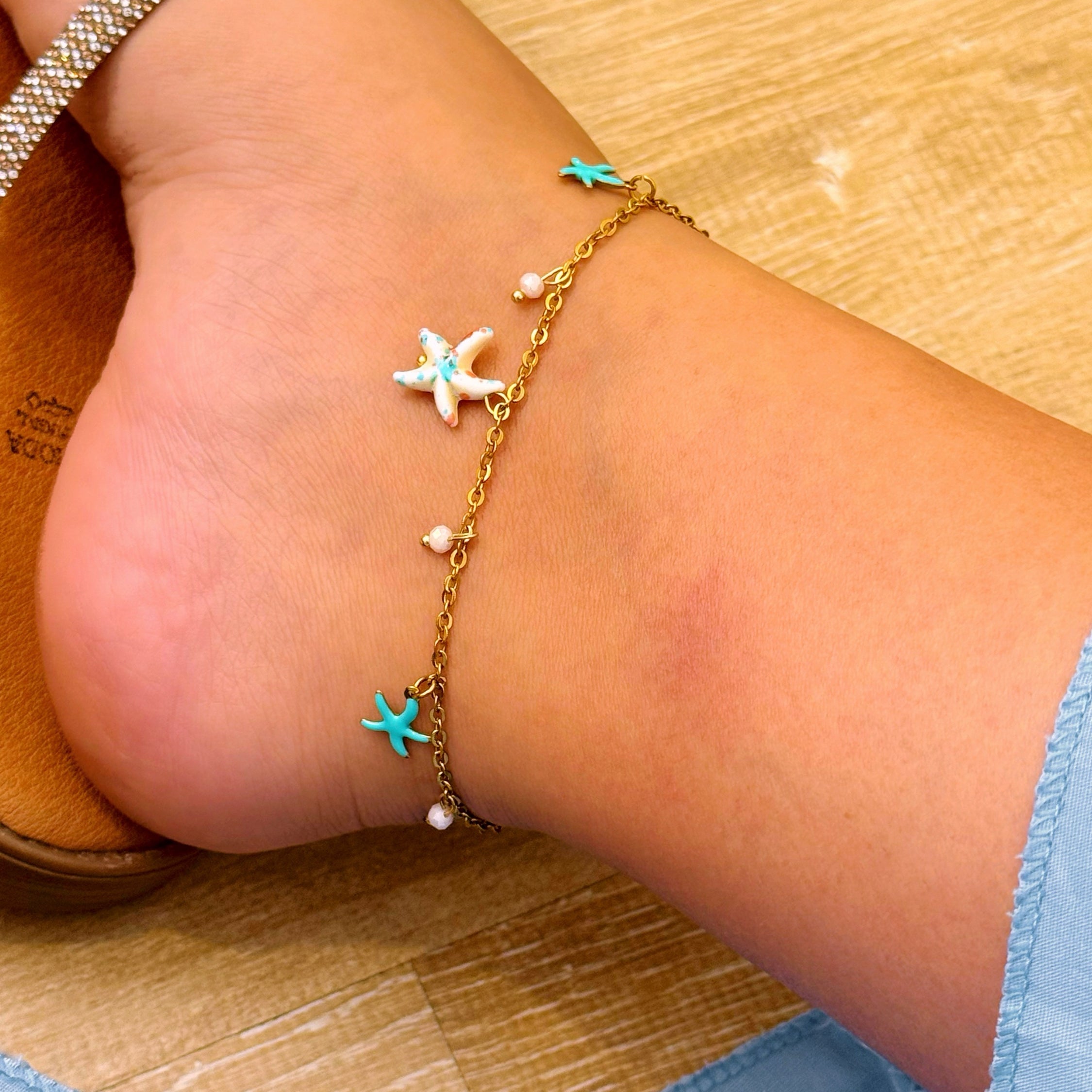 Pulseira de pé com estrelinhas do mar e bolinhas | Tons coloridos e azul
