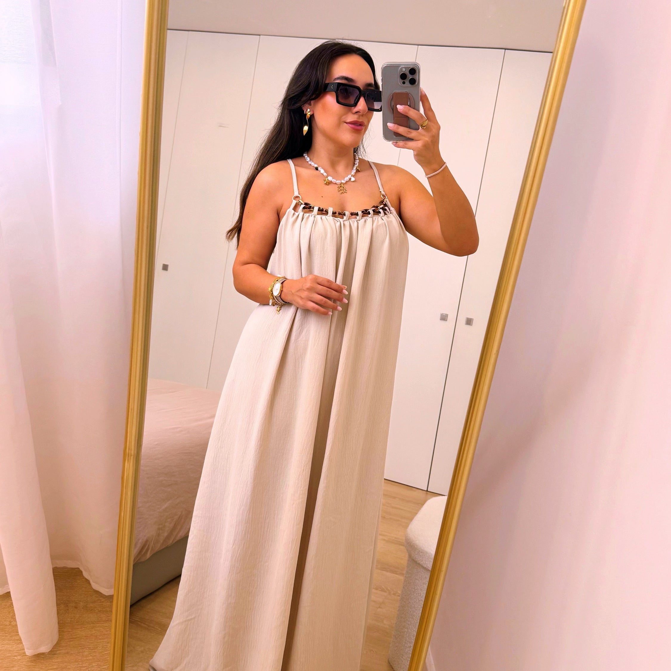 Vestido longo com corrente dourada e castanha | Bege