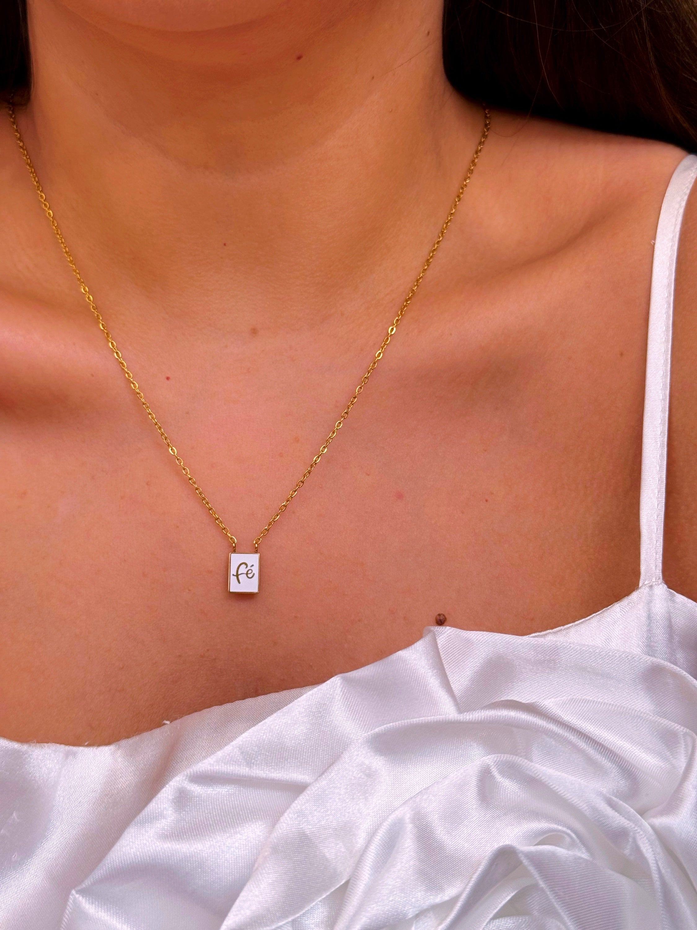 Escapulário com pendente "Fé" em branco | Dourado