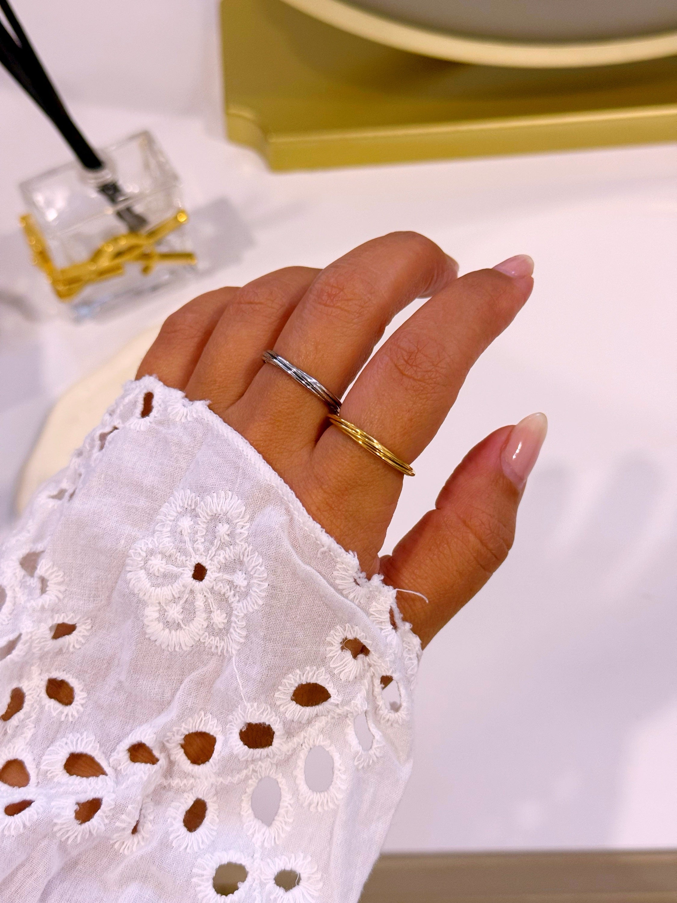 Anel ajustável fino com efeito torcido | 2 Cores